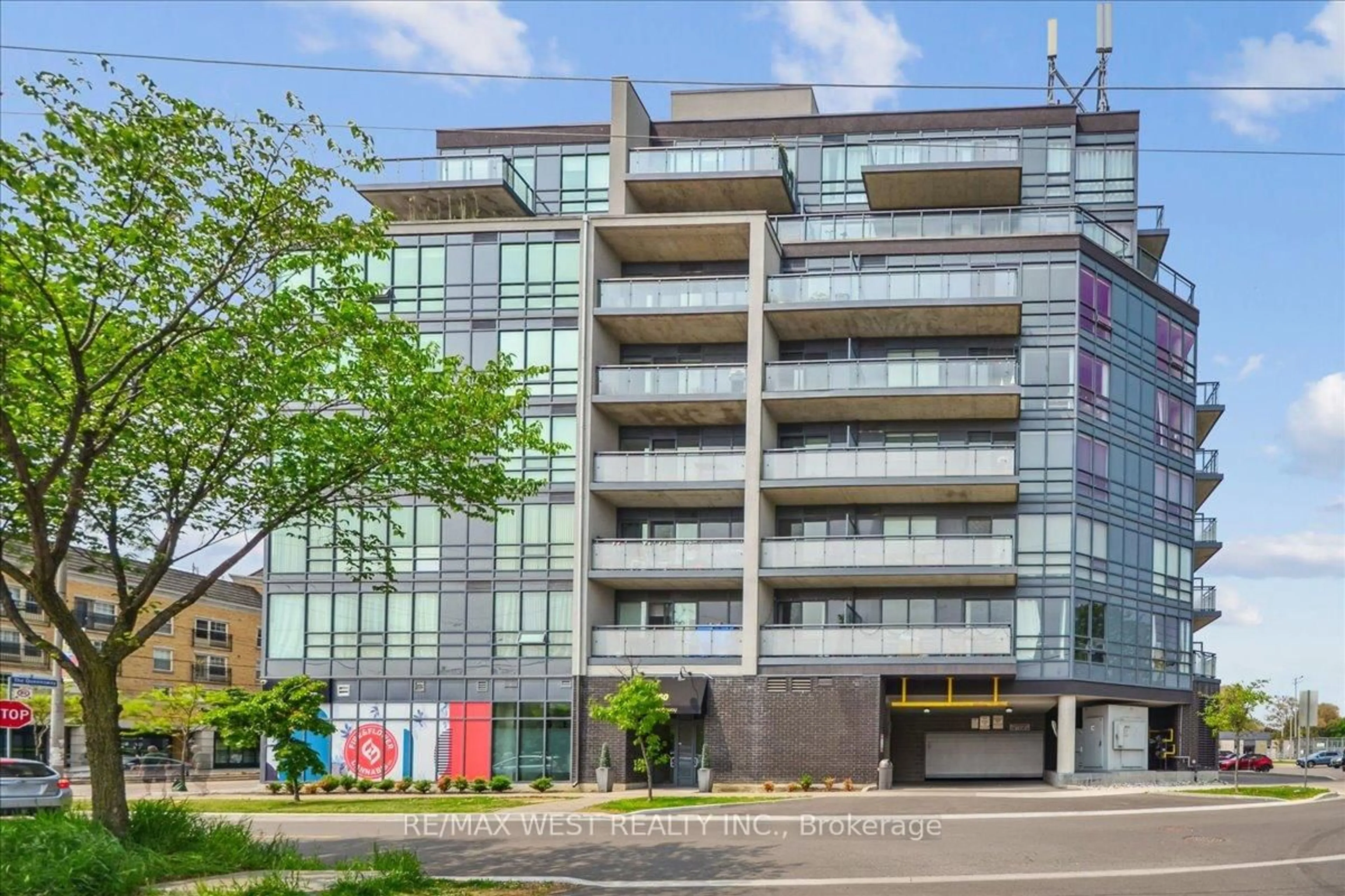 Indoor foyer for 760 The Queens Way #212, Toronto Ontario M8Z 0E1