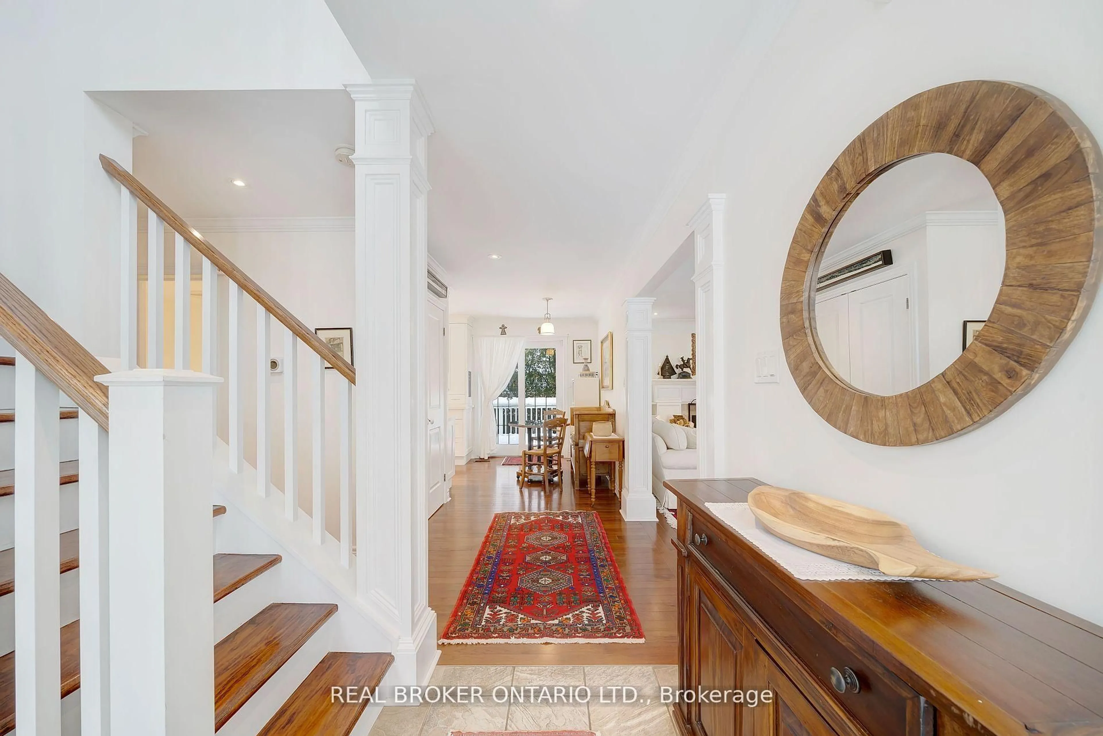 Indoor entryway for 195 William St, Oakville Ontario L6J 1C8