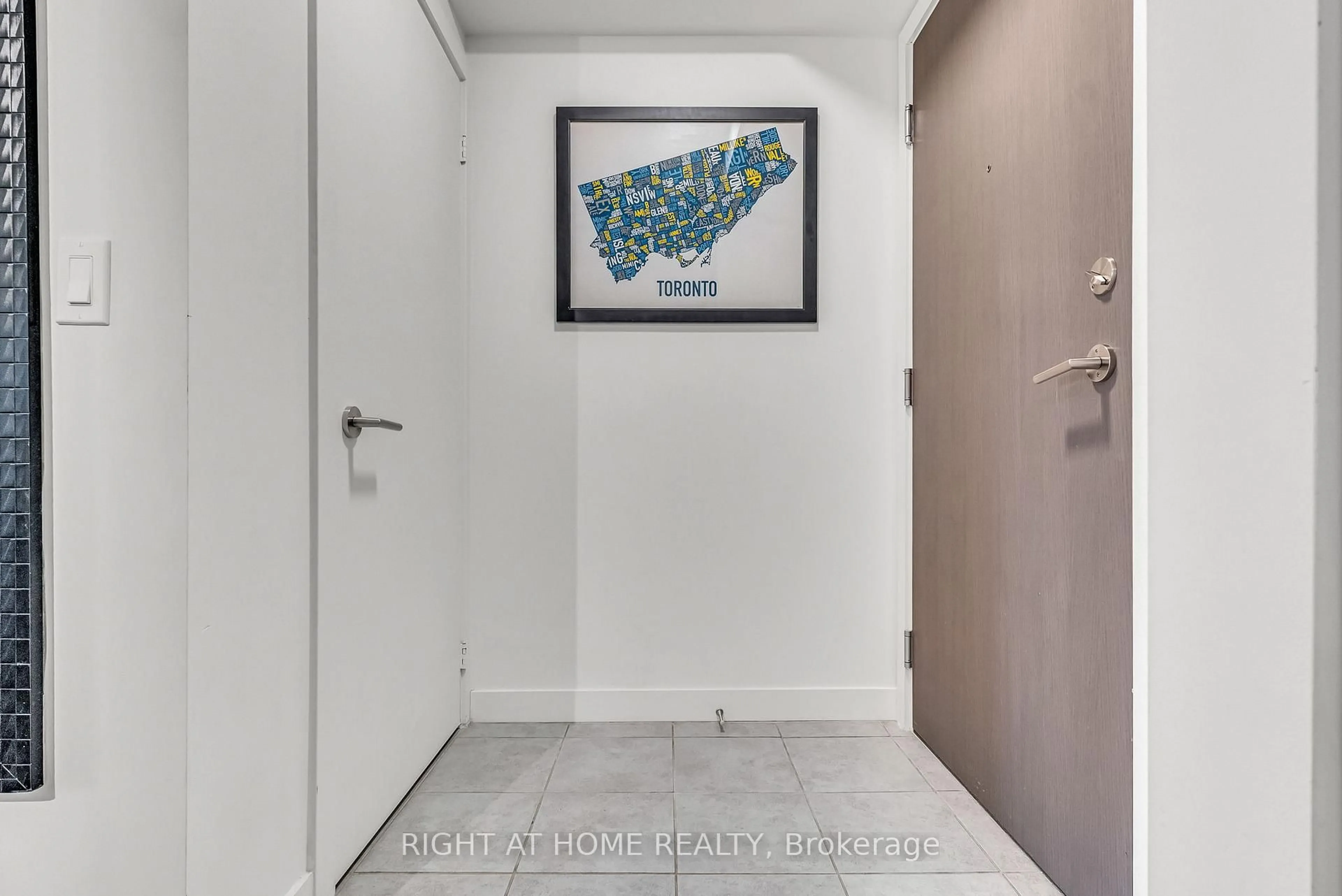 Indoor entryway for 10 Wilby Cres #908, Toronto Ontario M9N 0B6