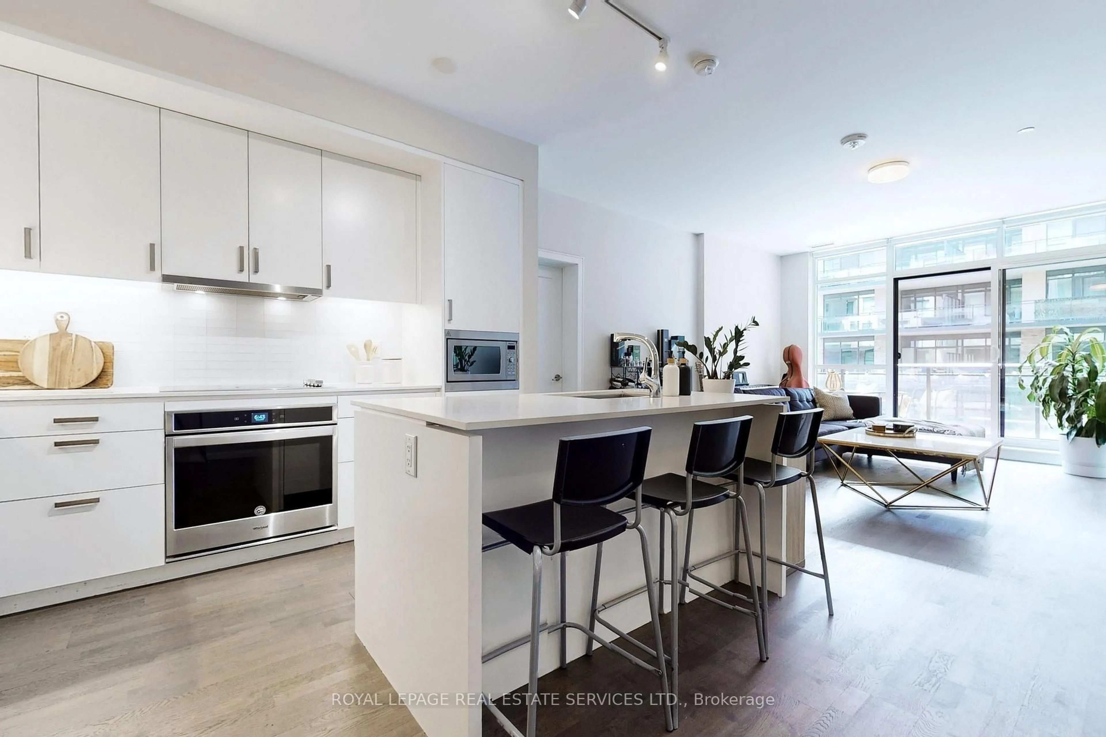 Open concept kitchen, unknown for 1575 Lakeshore Rd #135, Mississauga Ontario L5J 0B1