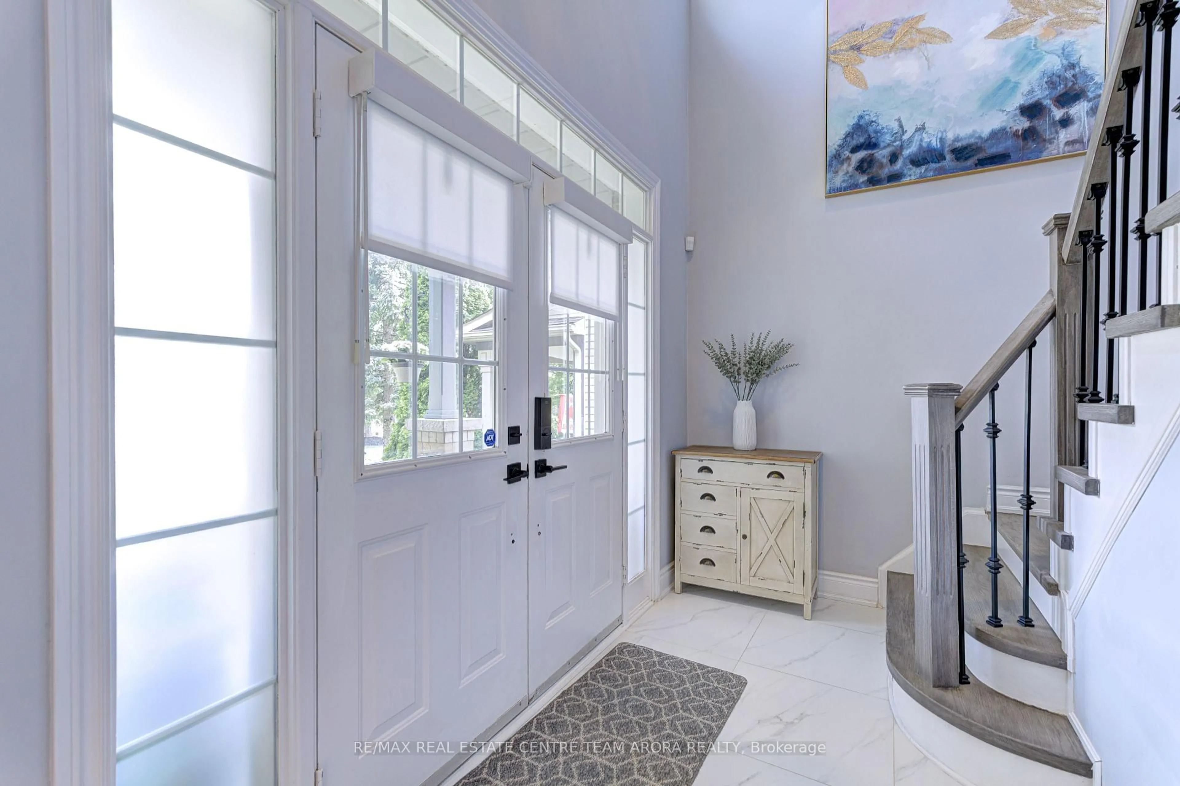 Indoor entryway for 7129 Gillespie Lane, Mississauga Ontario L5W 1E8