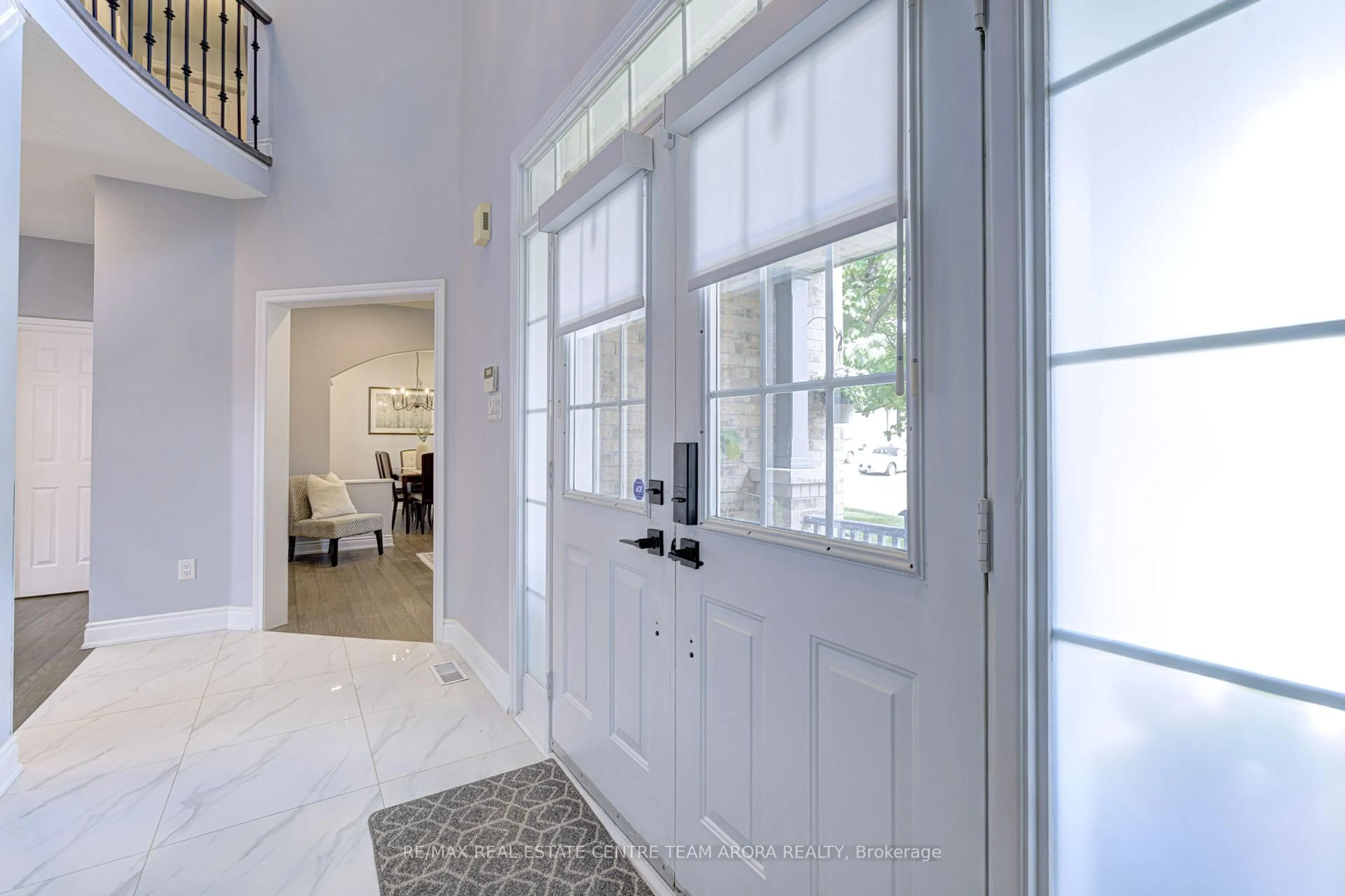 Indoor entryway for 7129 Gillespie Lane, Mississauga Ontario L5W 1E8