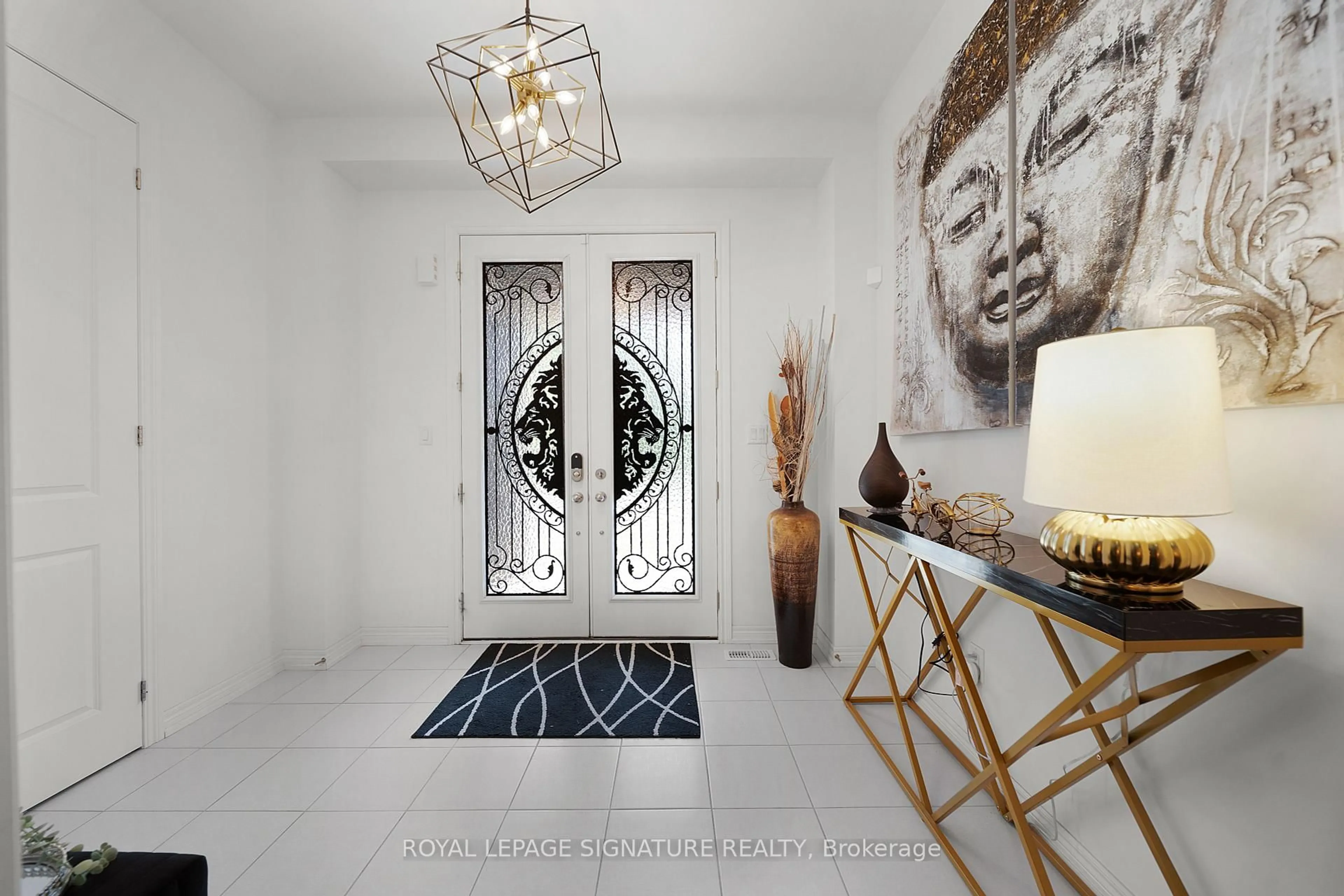 Indoor entryway for 372 Clockwork Dr, Brampton Ontario L7A 5C3