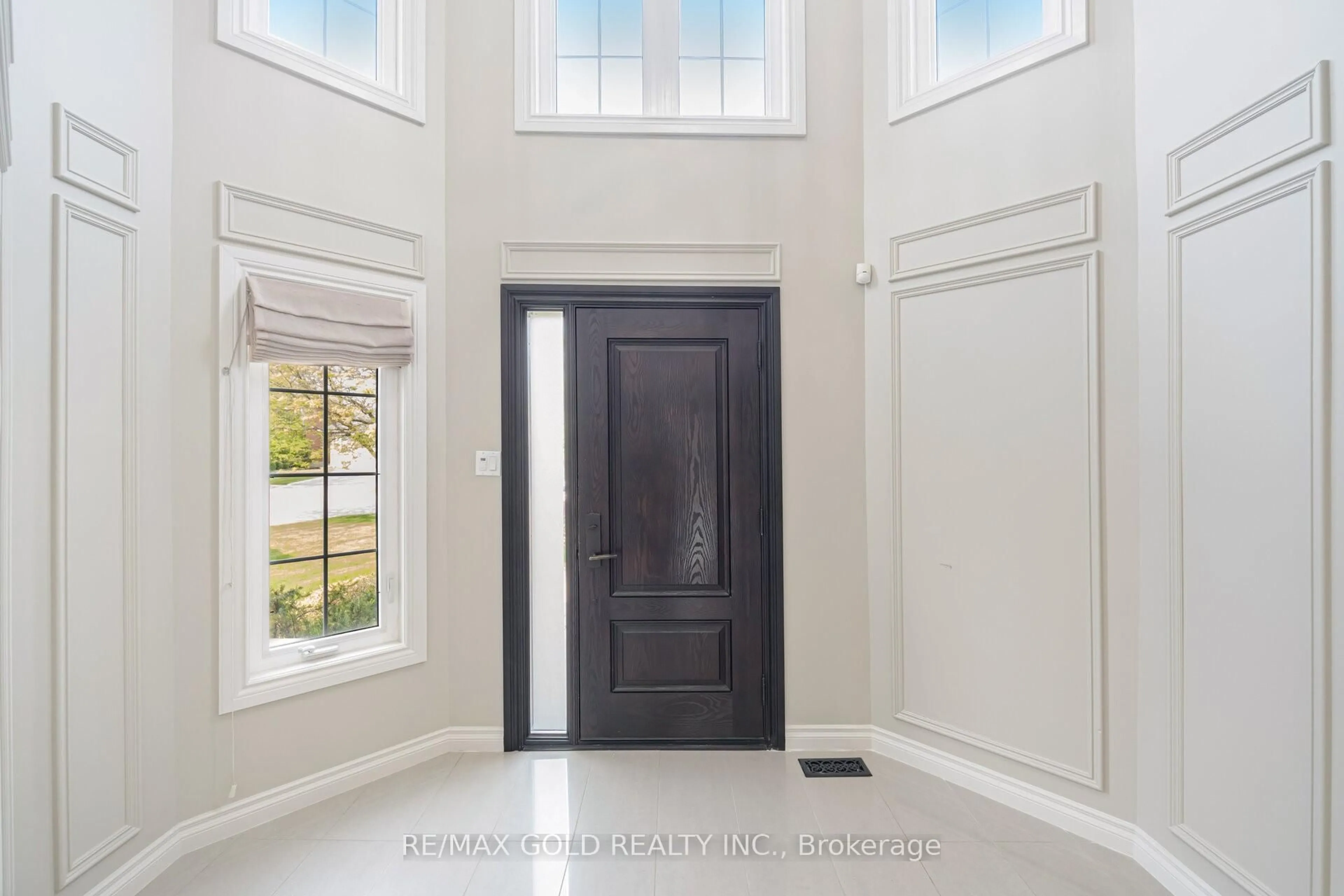 Indoor entryway for 38 Esposito Dr, Caledon Ontario L7E 1T4