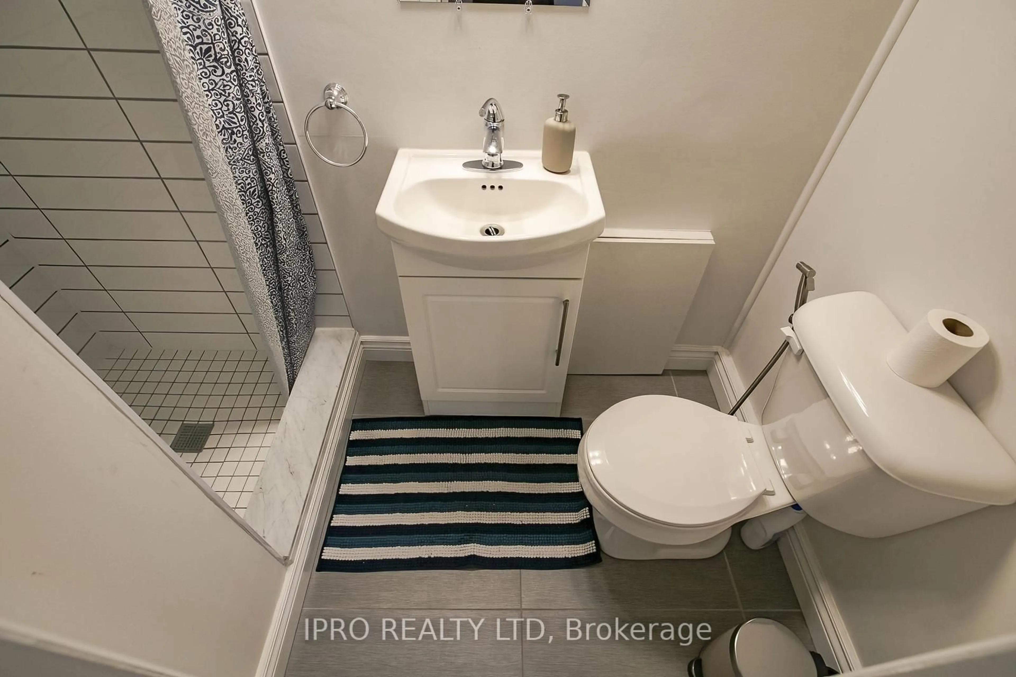 Standard bathroom, ceramic/tile floor for 1080 Walden Circ #75, Mississauga Ontario L5J 4J9