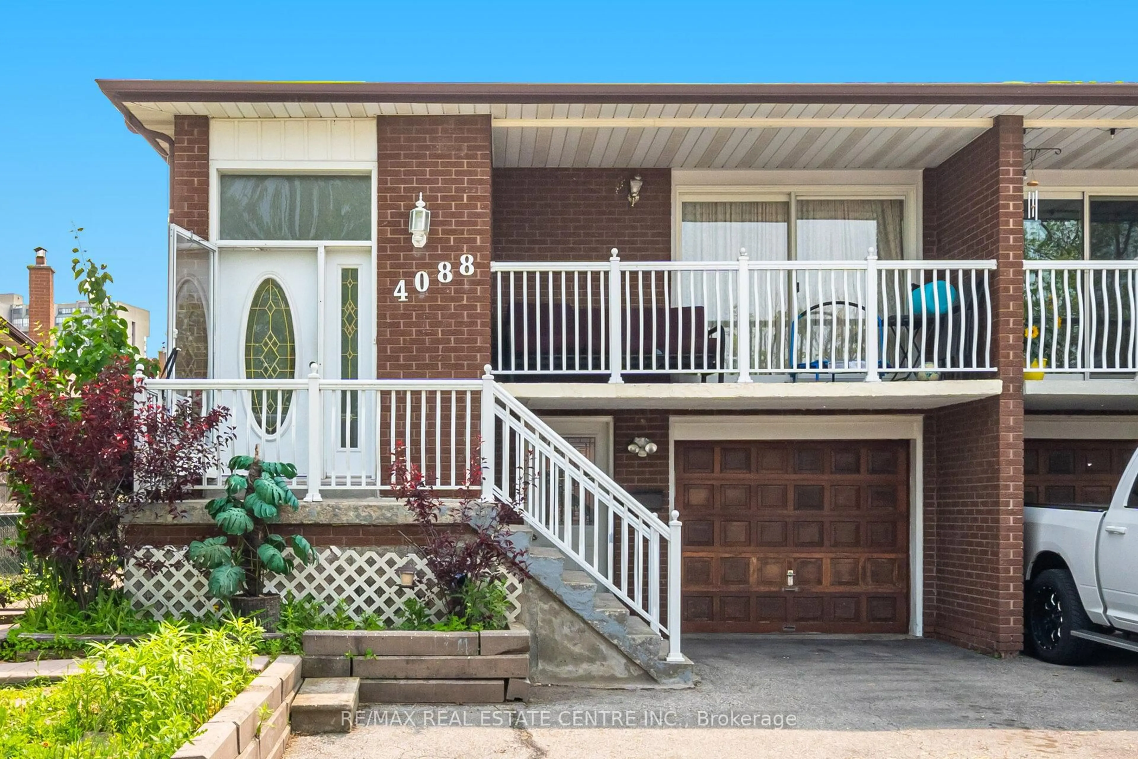 Home with brick exterior material, street for 4088 Woodington Dr, Mississauga Ontario L4Z 1K3