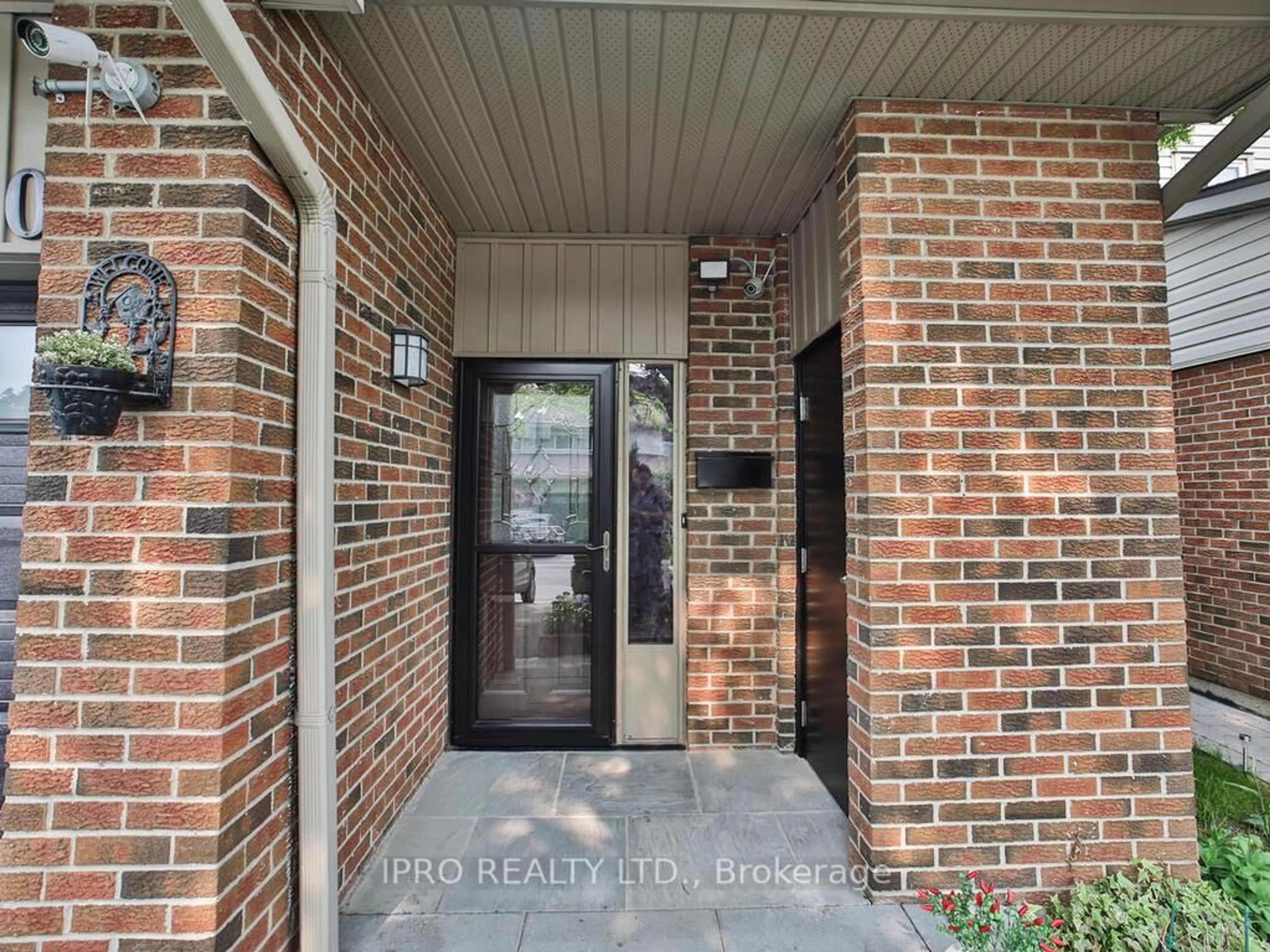 Indoor entryway for 485 Meadows Blvd #30, Mississauga Ontario L4Z 1H1