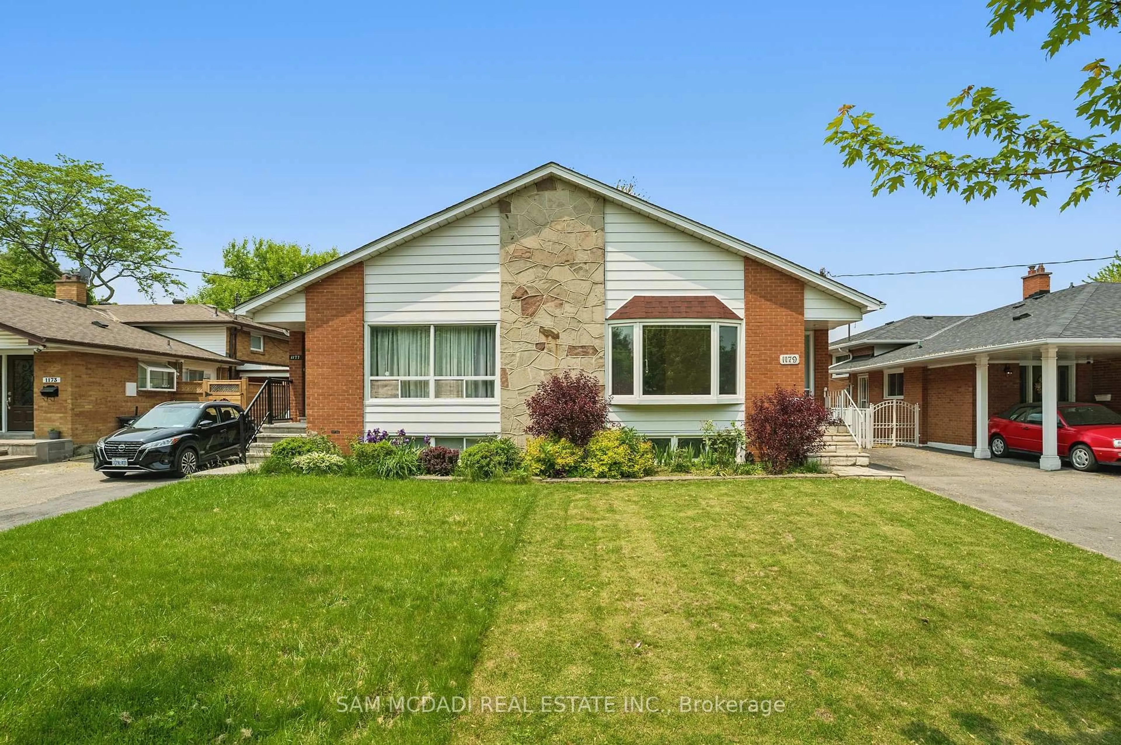 Home with brick exterior material, street for 1179 Gripsholm Rd, Mississauga Ontario L4Y 2G8