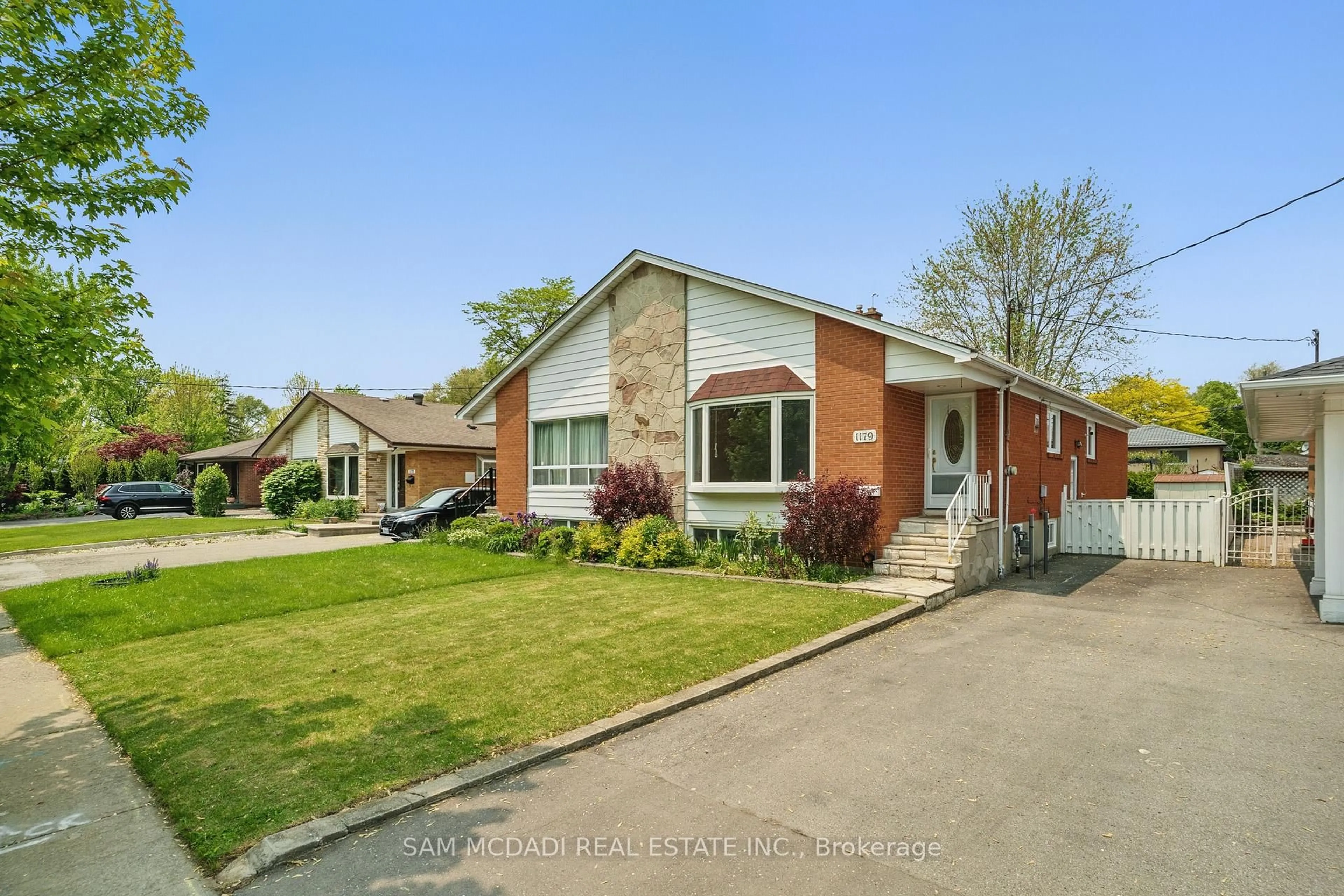 Home with brick exterior material, street for 1179 Gripsholm Rd, Mississauga Ontario L4Y 2G8