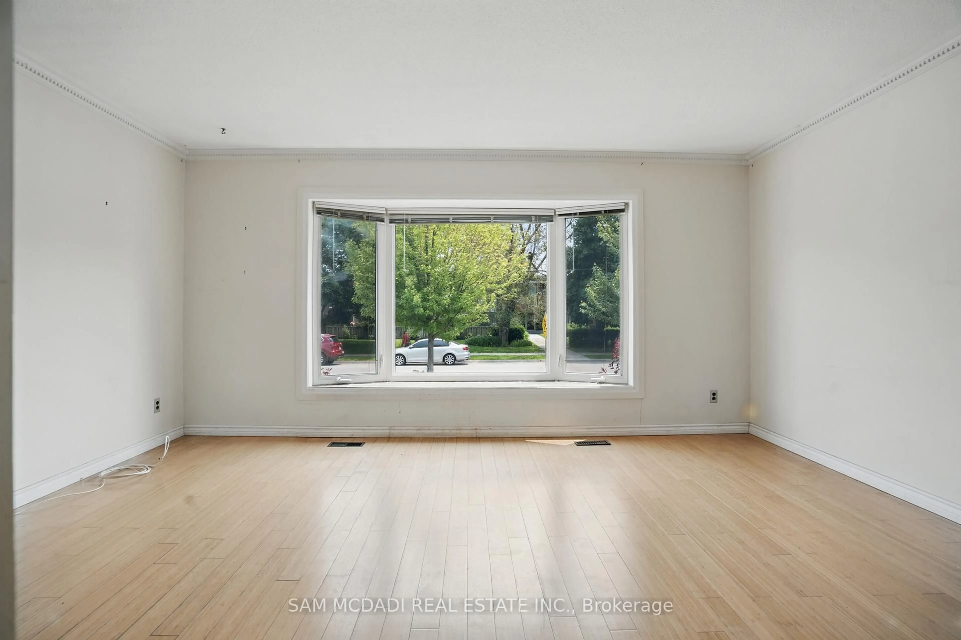 A pic of a room for 1179 Gripsholm Rd, Mississauga Ontario L4Y 2G8