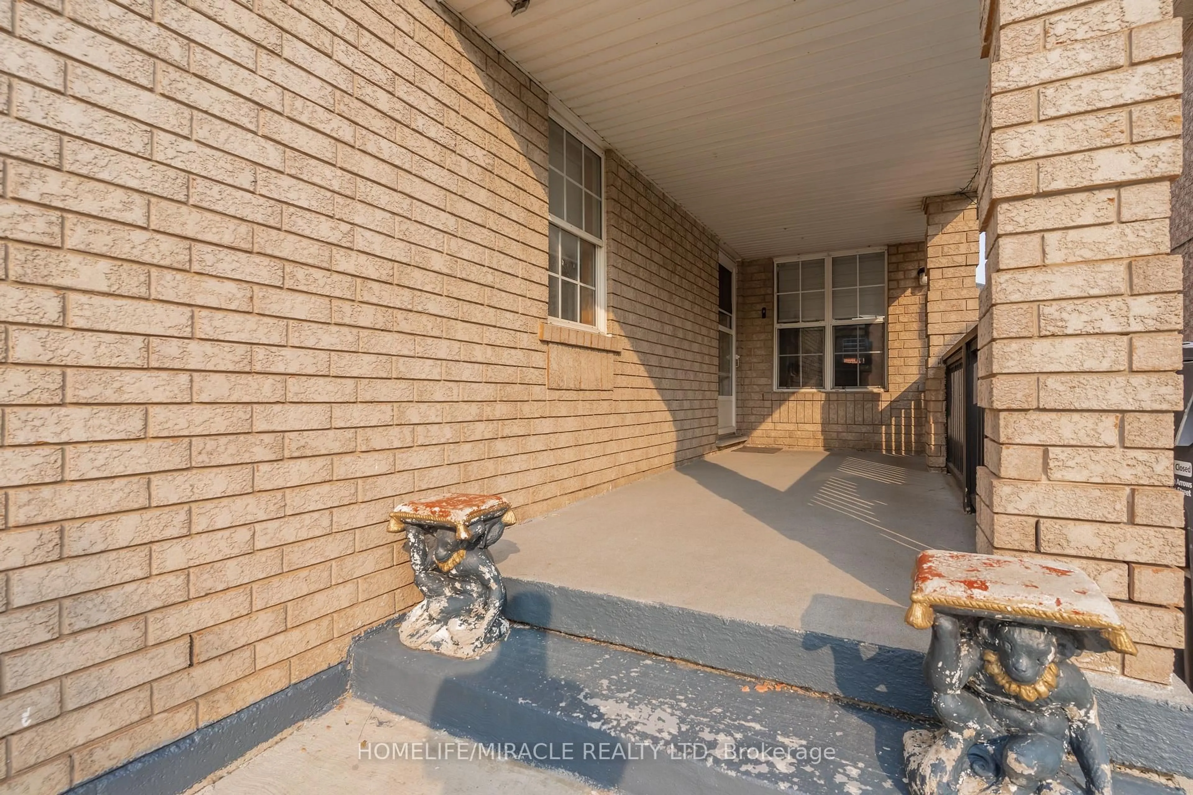 Patio, street for 21 Secord Cres, Brampton Ontario L6X 4Z3