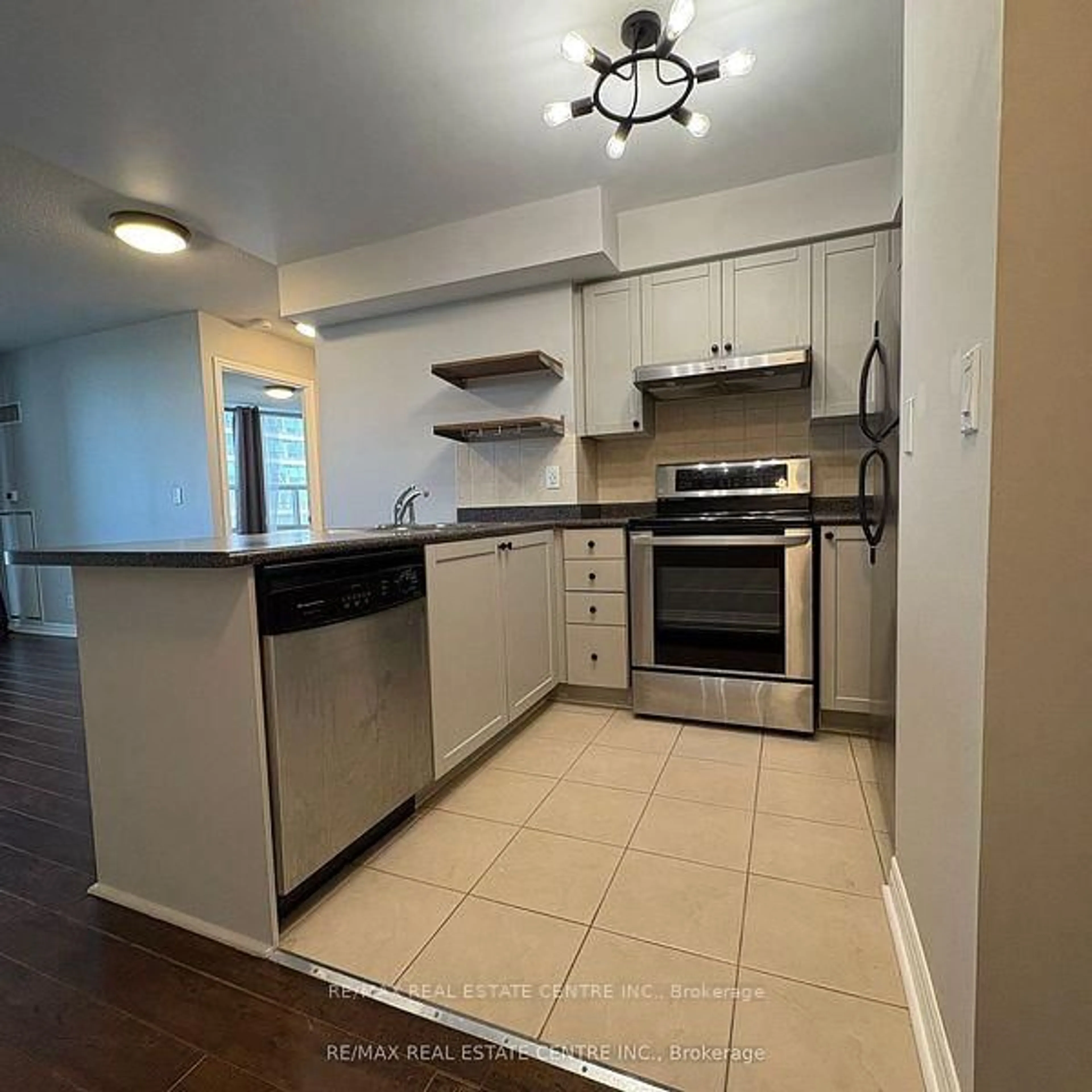 Standard kitchen, unknown for 33 Elm Dr #1605, Mississauga Ontario L5B 4M2