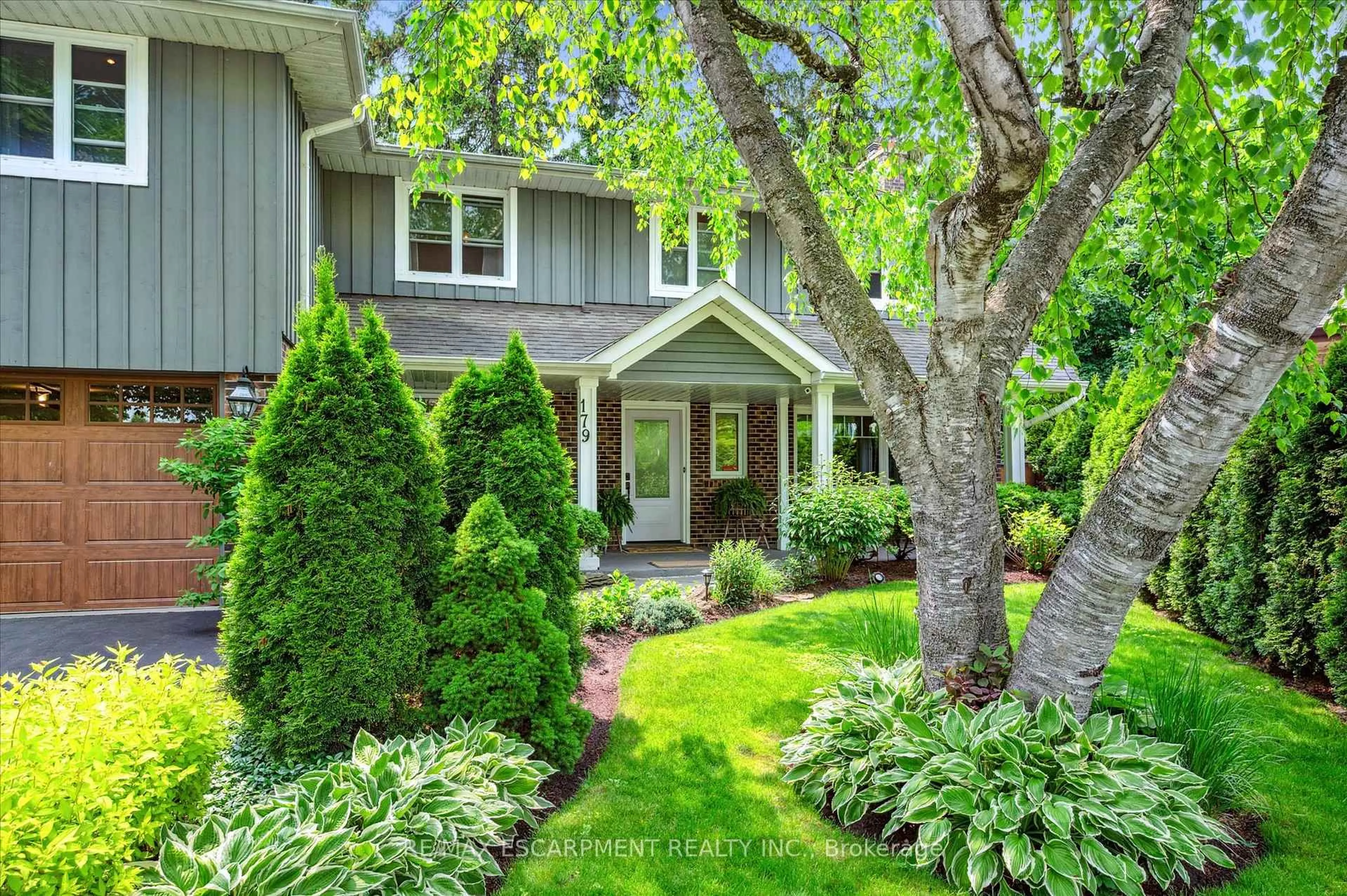 Indoor entryway for 179 Shanley Terr, Oakville Ontario L6K 2H7