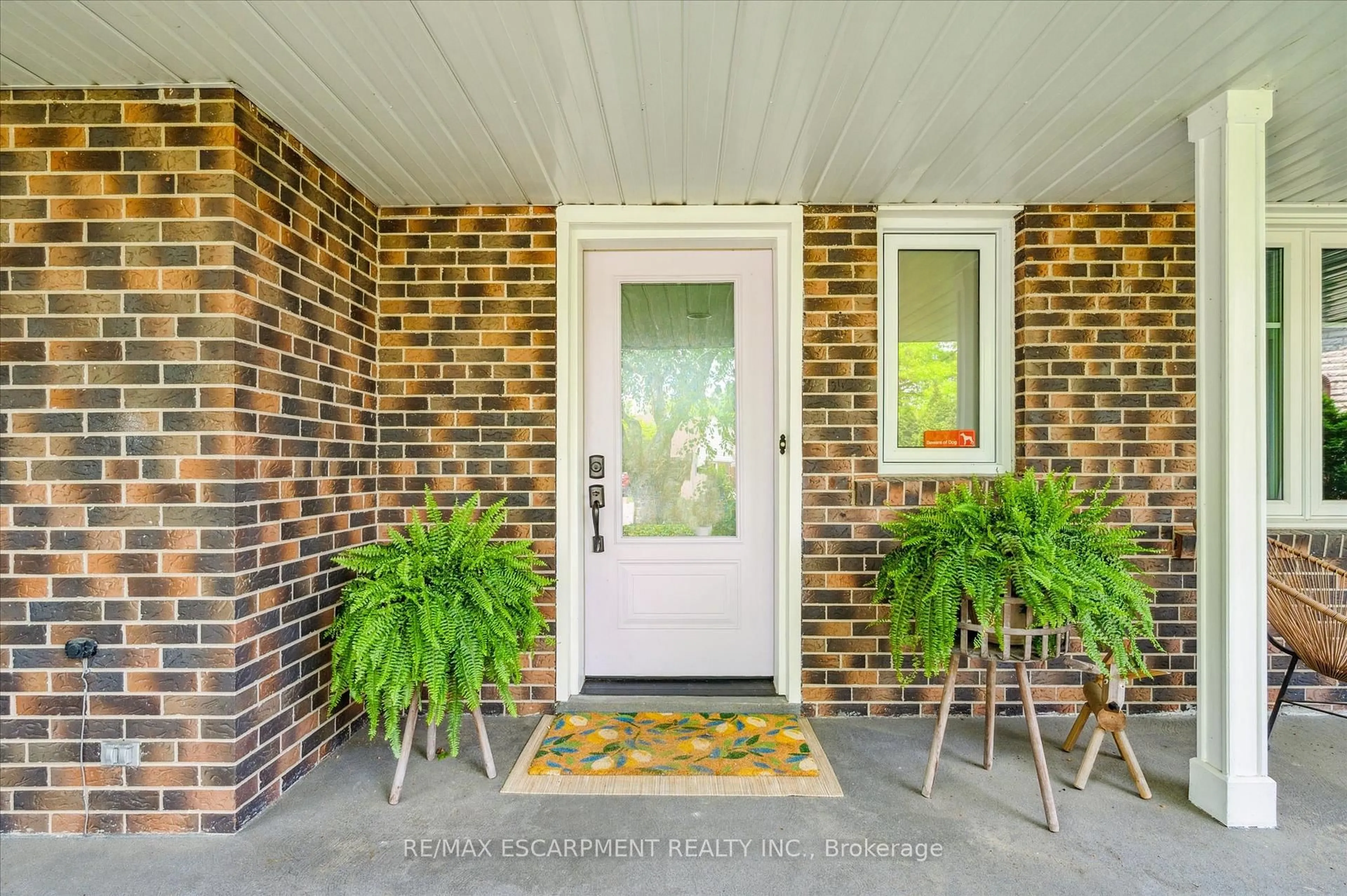 Indoor entryway for 179 Shanley Terr, Oakville Ontario L6K 2H7