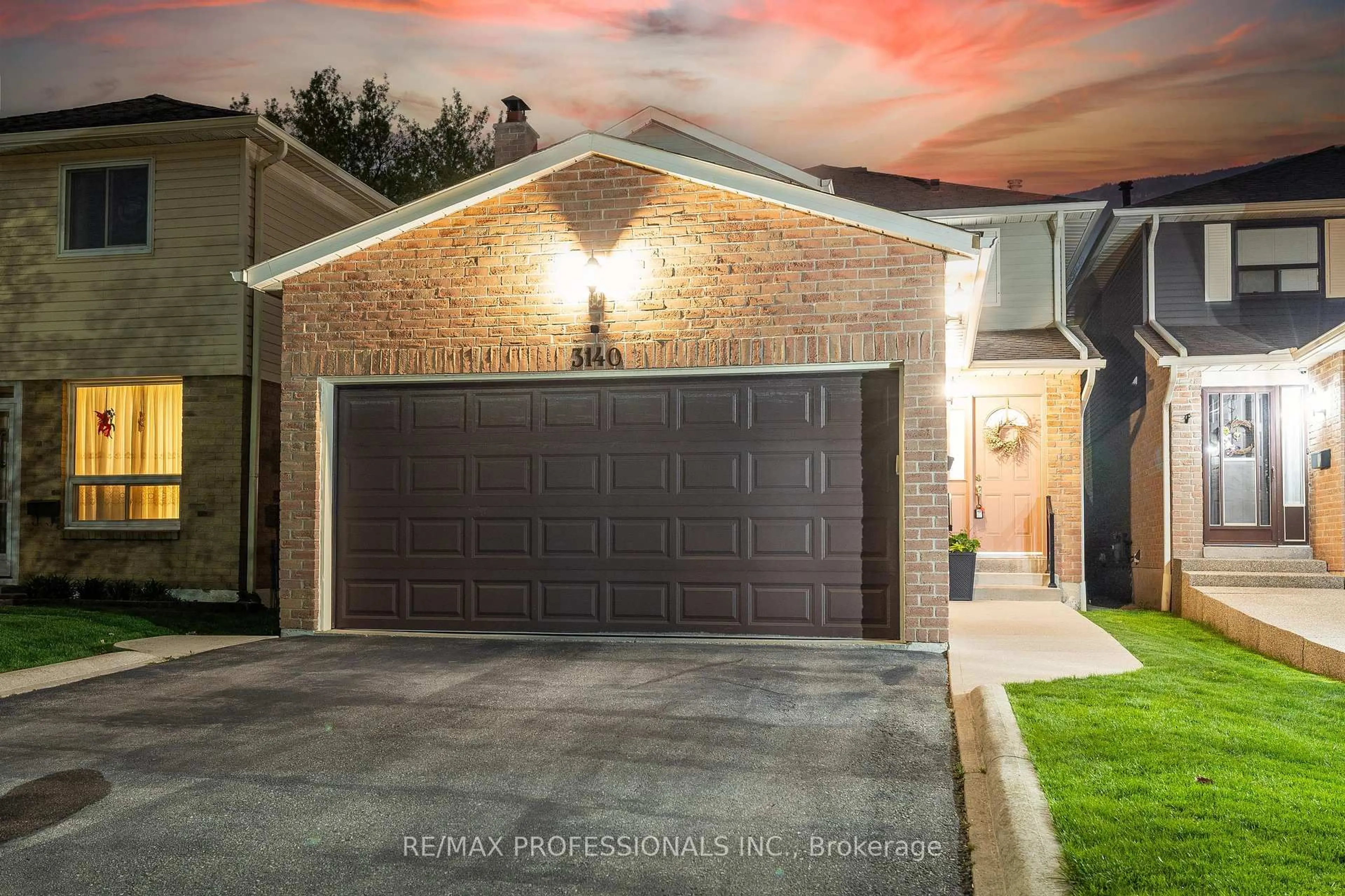 Indoor garage for 3140 Anderson Cres, Mississauga Ontario L5N 2Y5