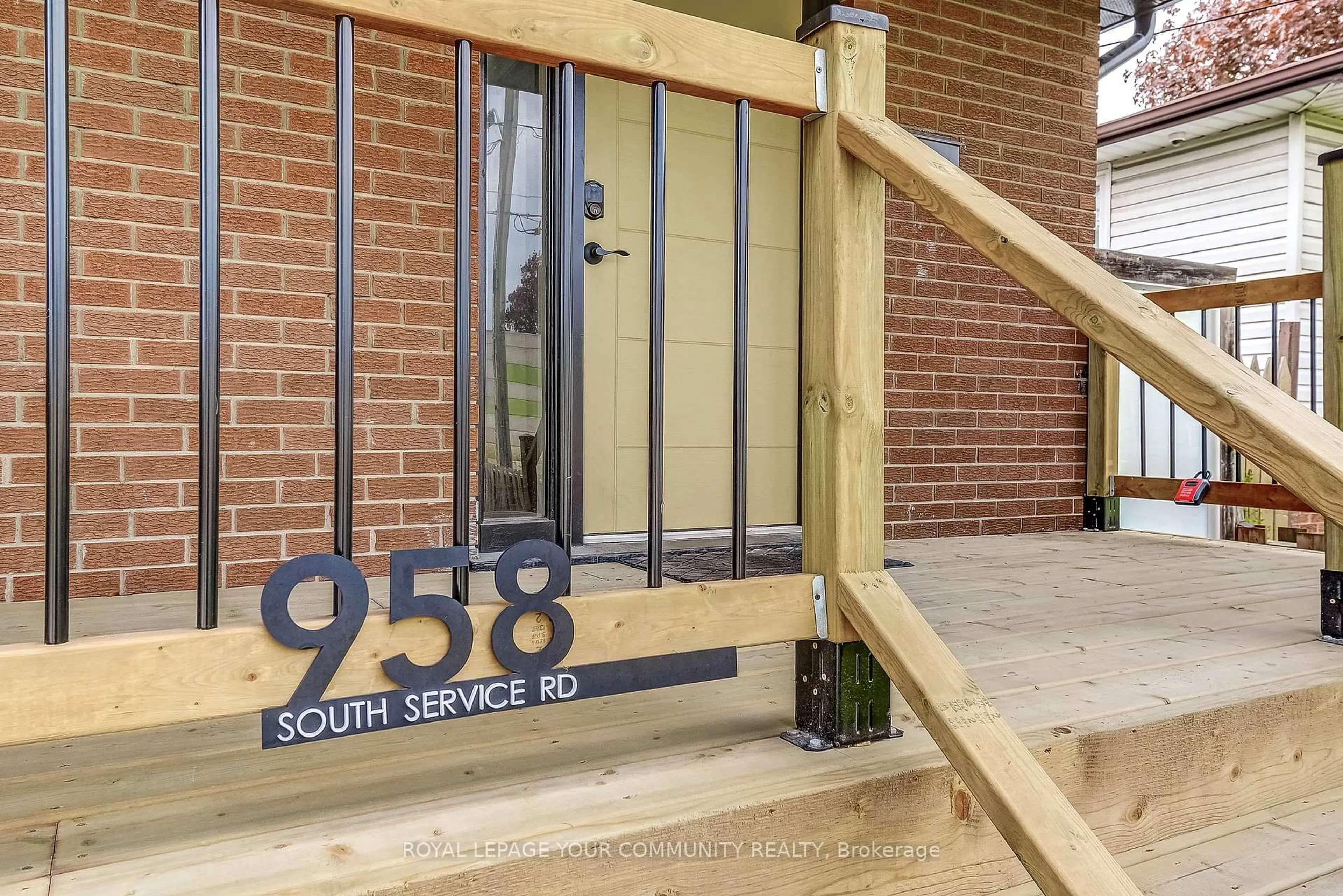 Unknown for 958 South Service Rd, Mississauga Ontario L5E 1V1