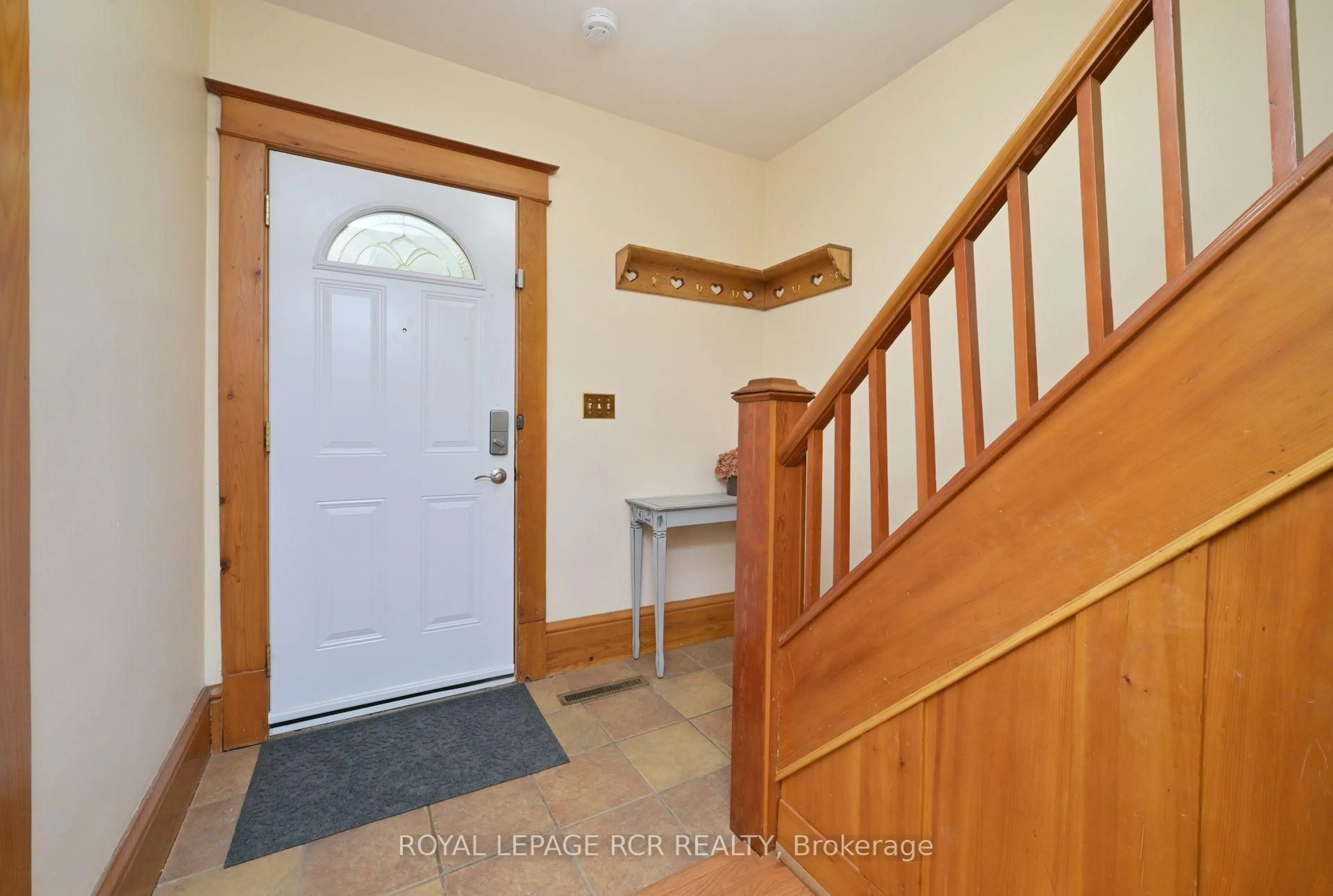 Indoor entryway for 12 Third Ave, Orangeville Ontario L9W 1G9