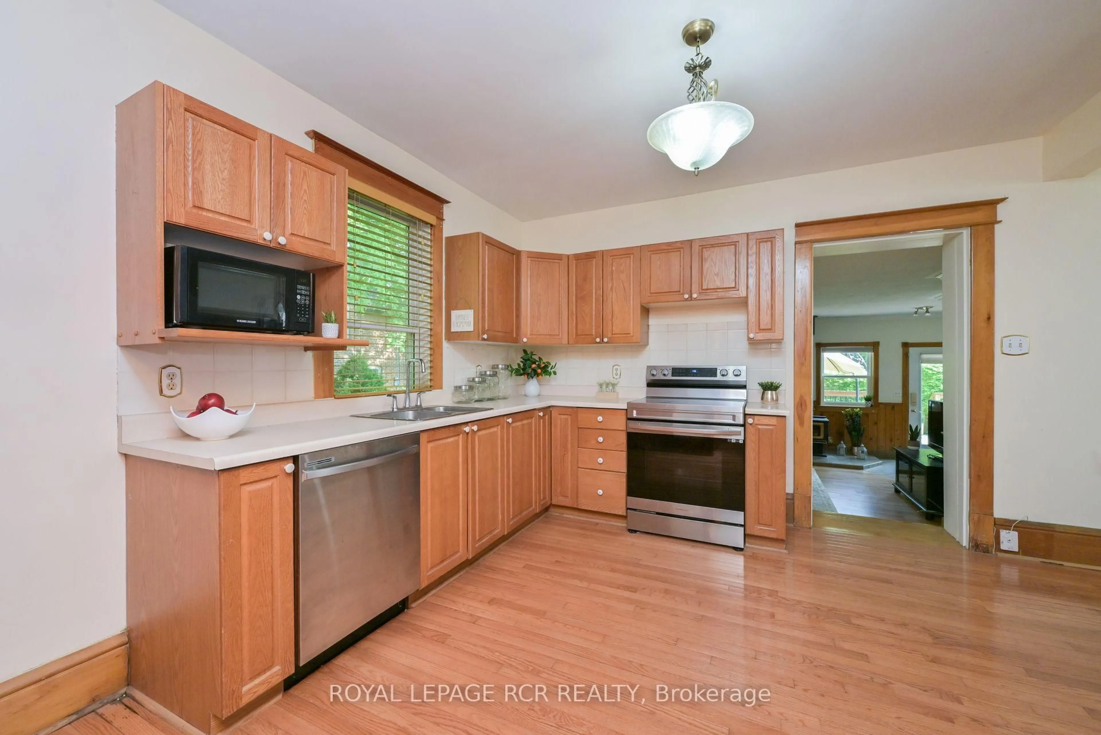 Standard kitchen, unknown for 12 Third Ave, Orangeville Ontario L9W 1G9