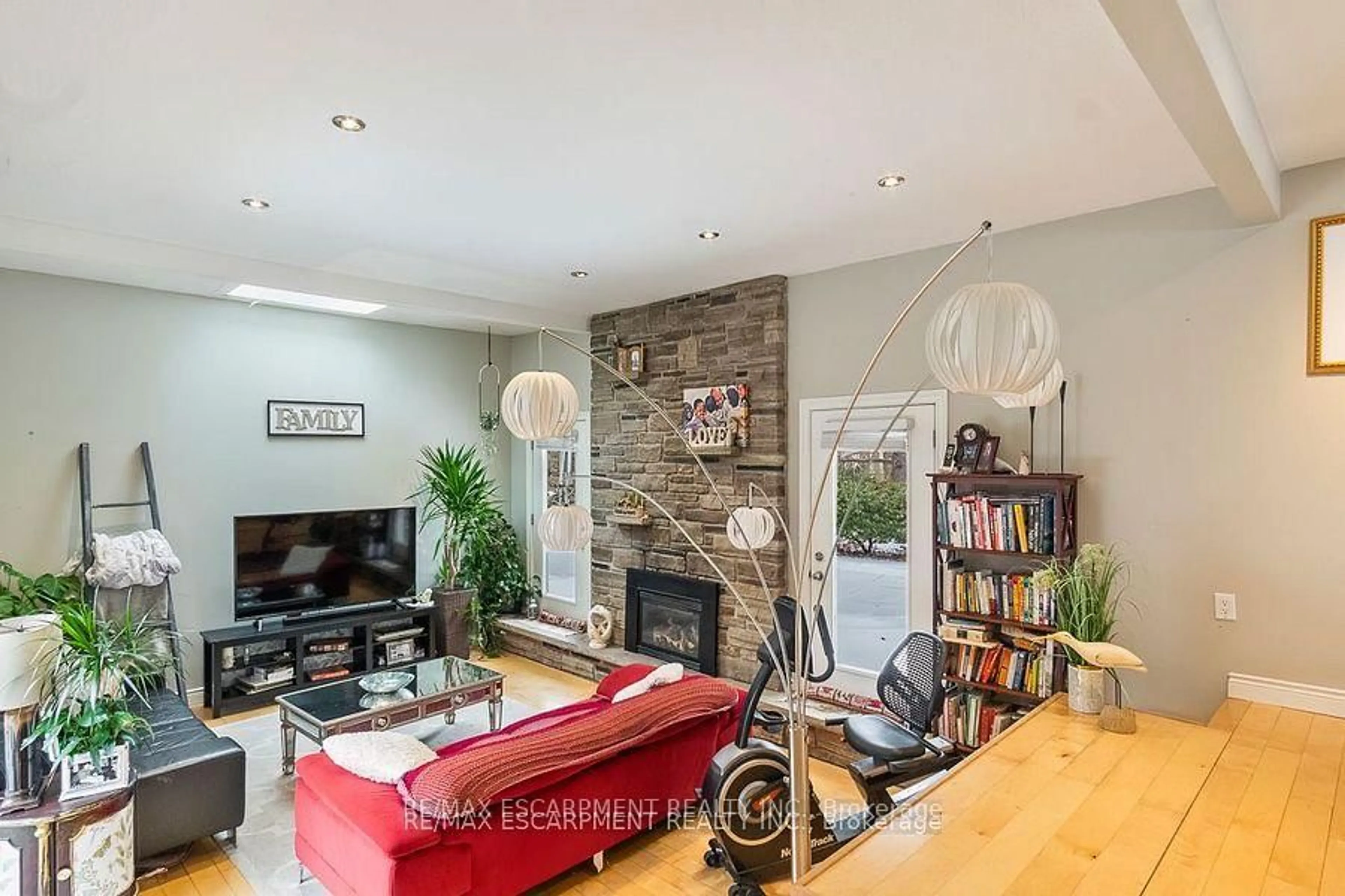 Living room with furniture, unknown for 177 Woodhaven Park Dr, Oakville Ontario L6L 4K4