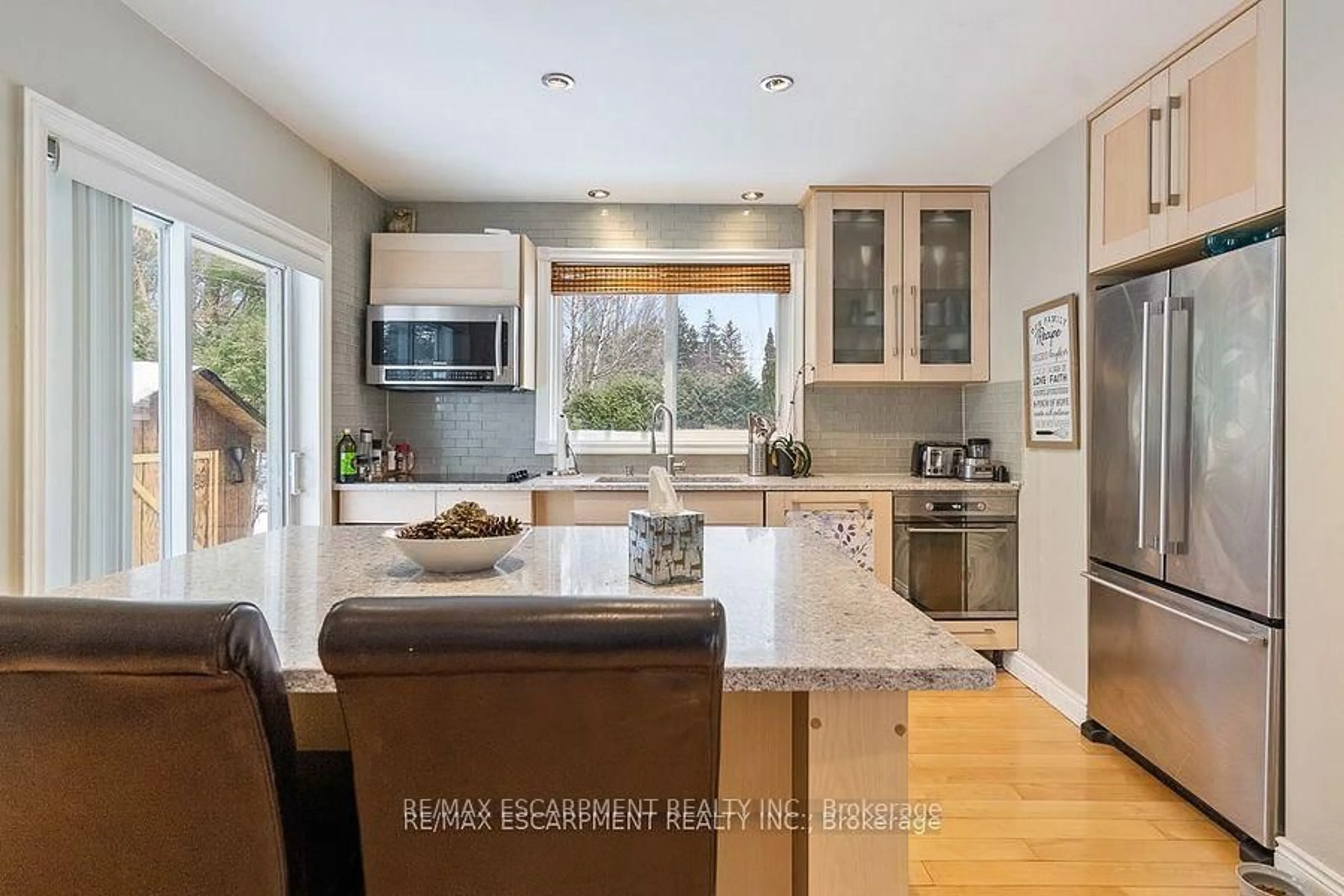 Open concept kitchen, unknown for 177 Woodhaven Park Dr, Oakville Ontario L6L 4K4