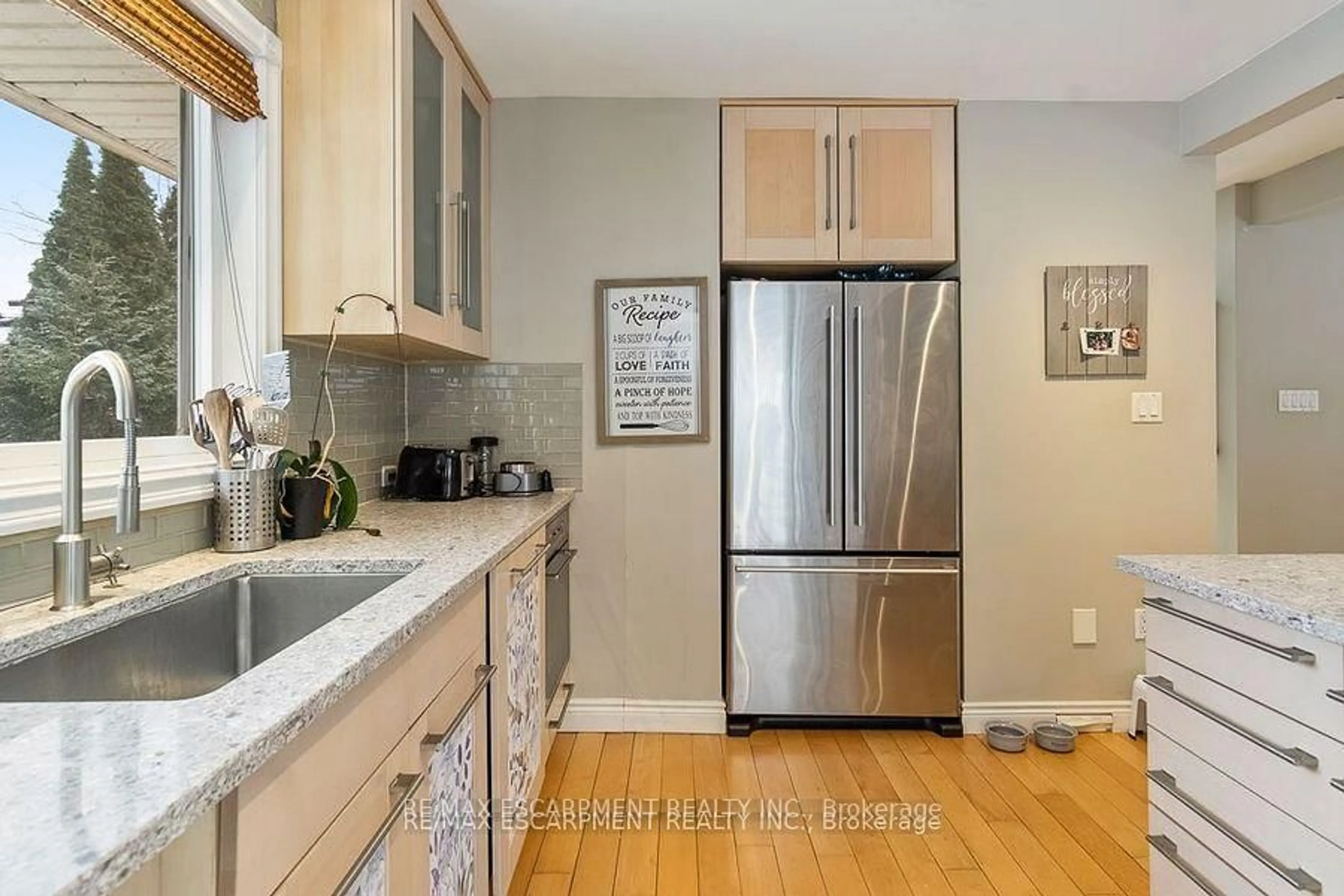 Standard kitchen, unknown for 177 Woodhaven Park Dr, Oakville Ontario L6L 4K4