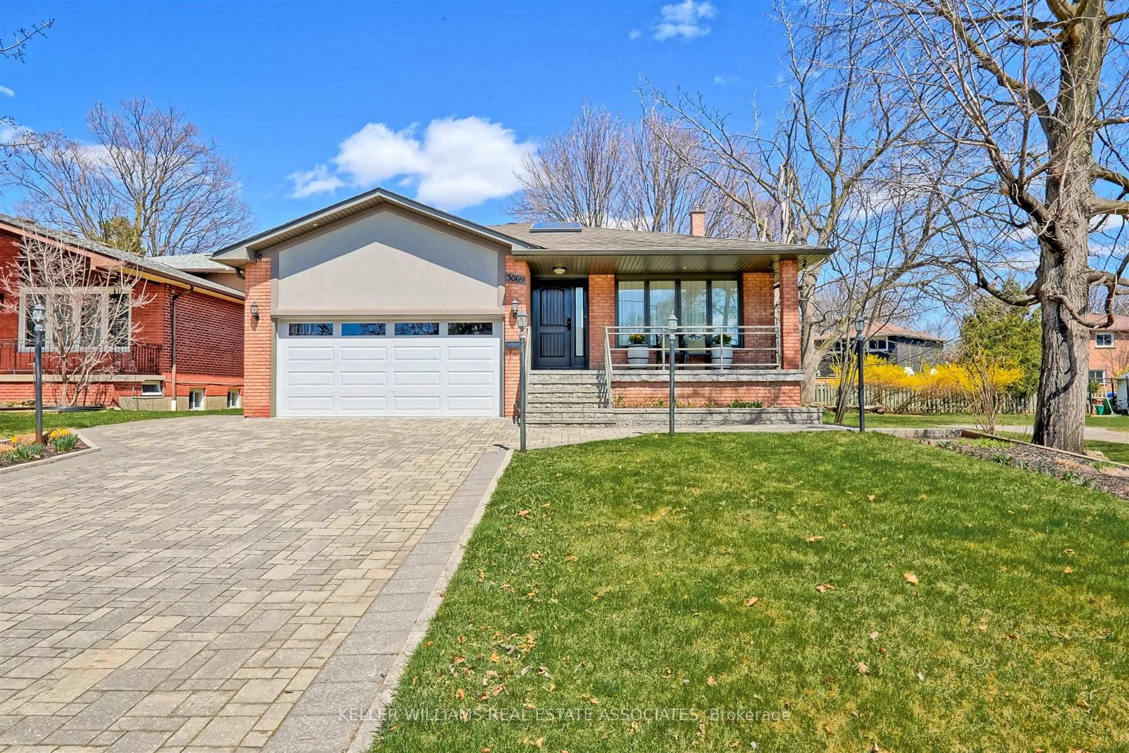 Home with brick exterior material, street for 3069 Given Rd, Mississauga Ontario L5A 2N2