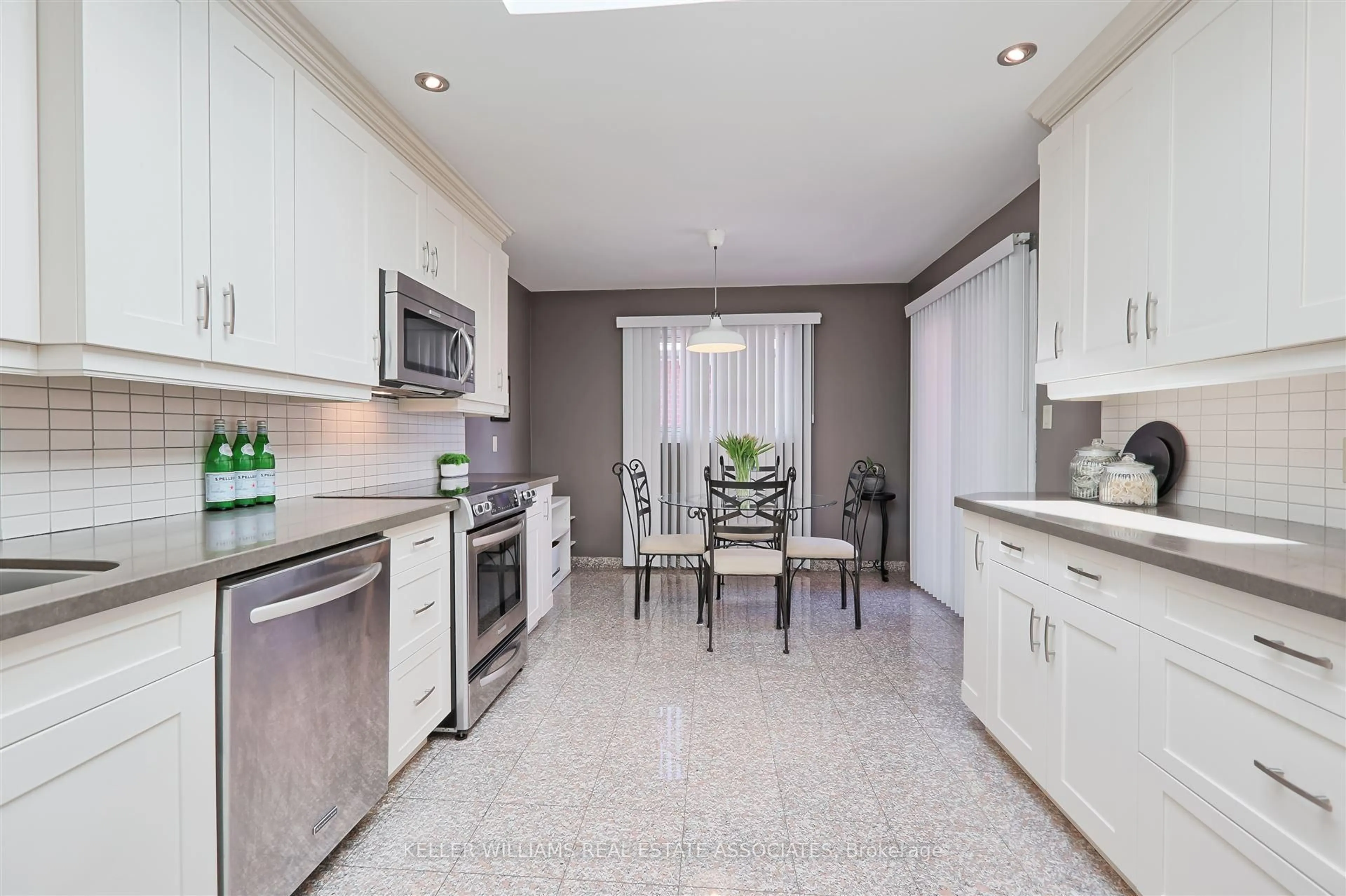 Contemporary kitchen, ceramic/tile floor for 3069 Given Rd, Mississauga Ontario L5A 2N2