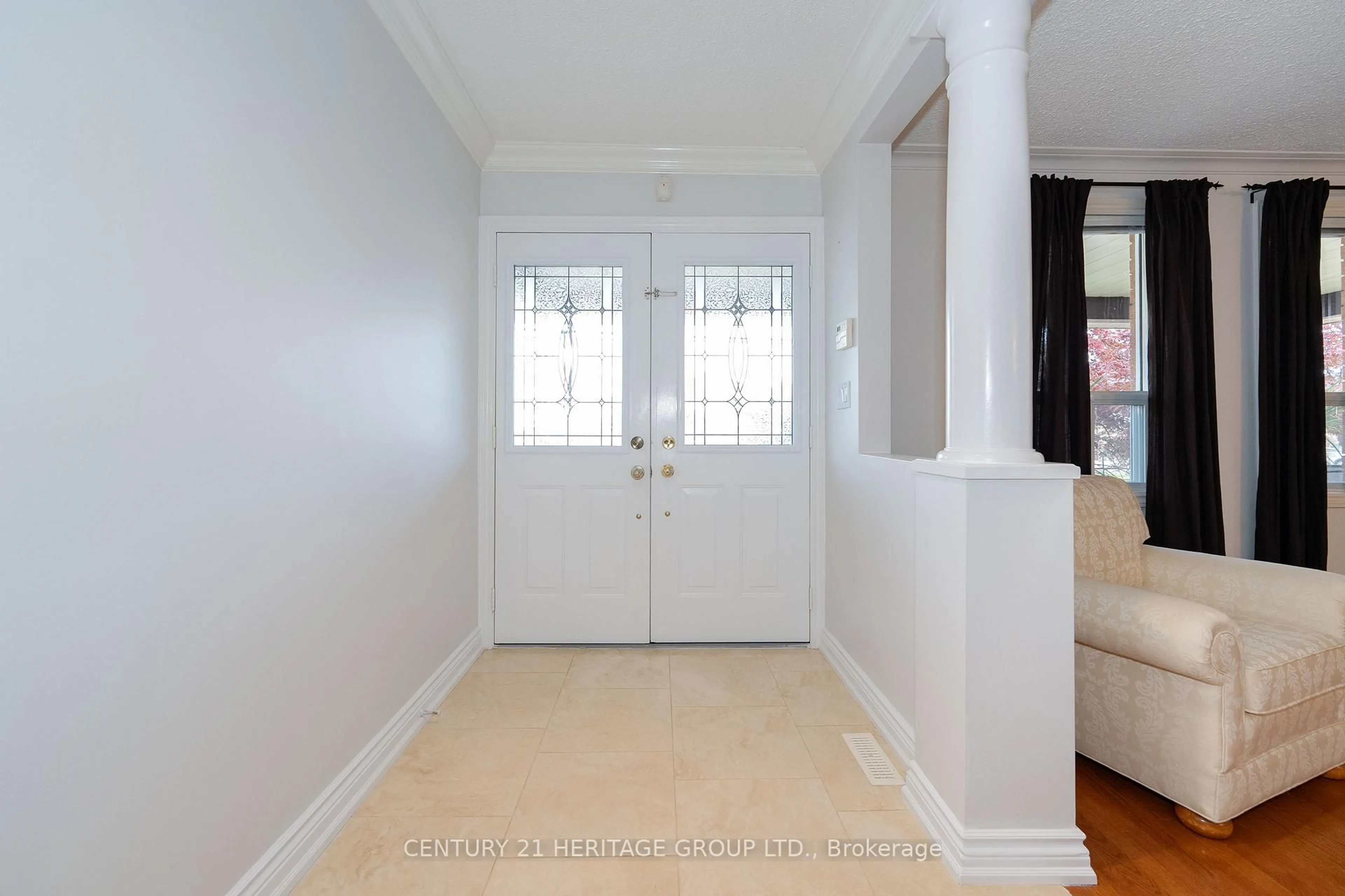 Indoor entryway for 125 Anthony Rd, Toronto Ontario M3K 1B7