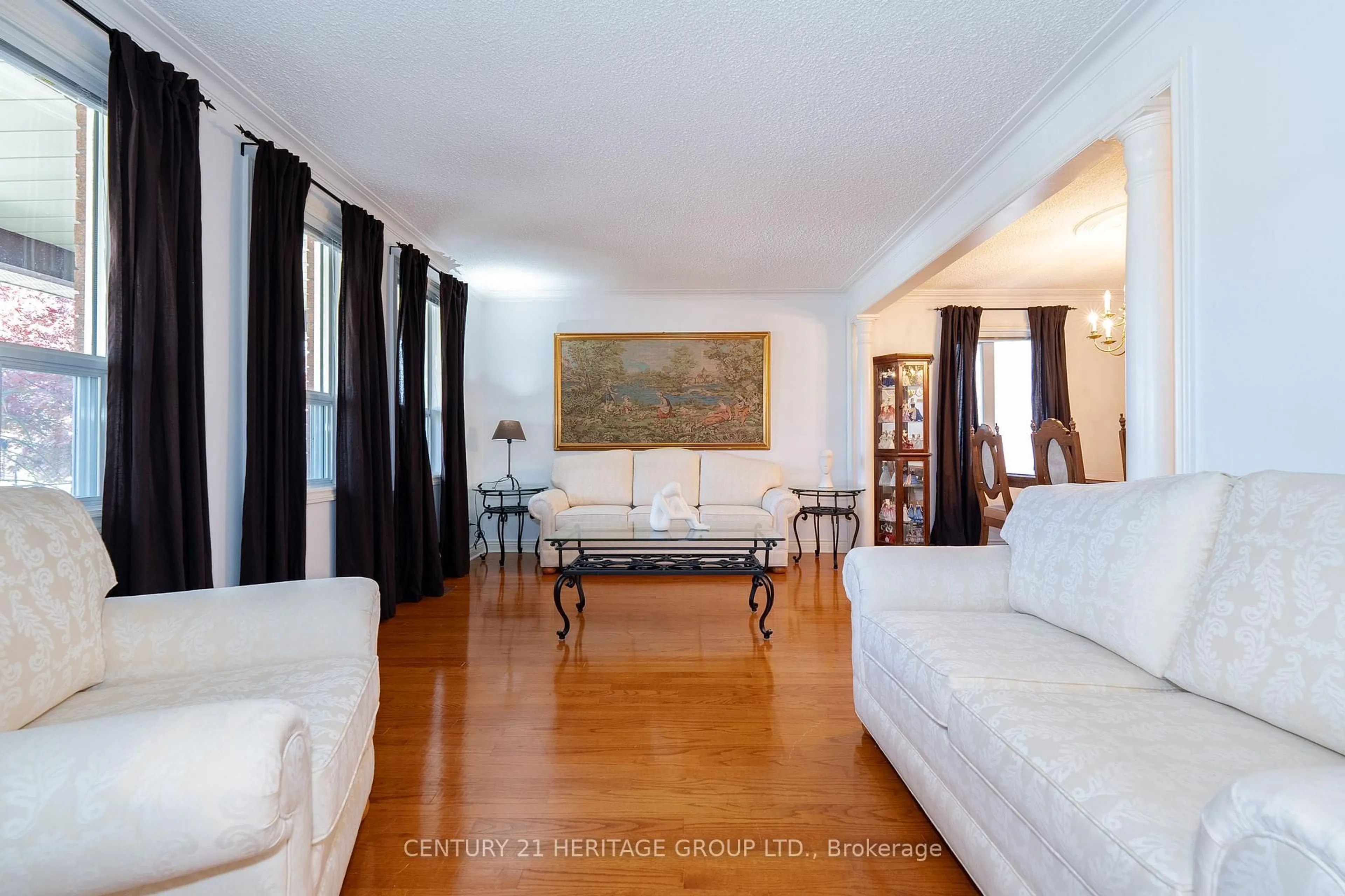 Living room with furniture, wood/laminate floor for 125 Anthony Rd, Toronto Ontario M3K 1B7