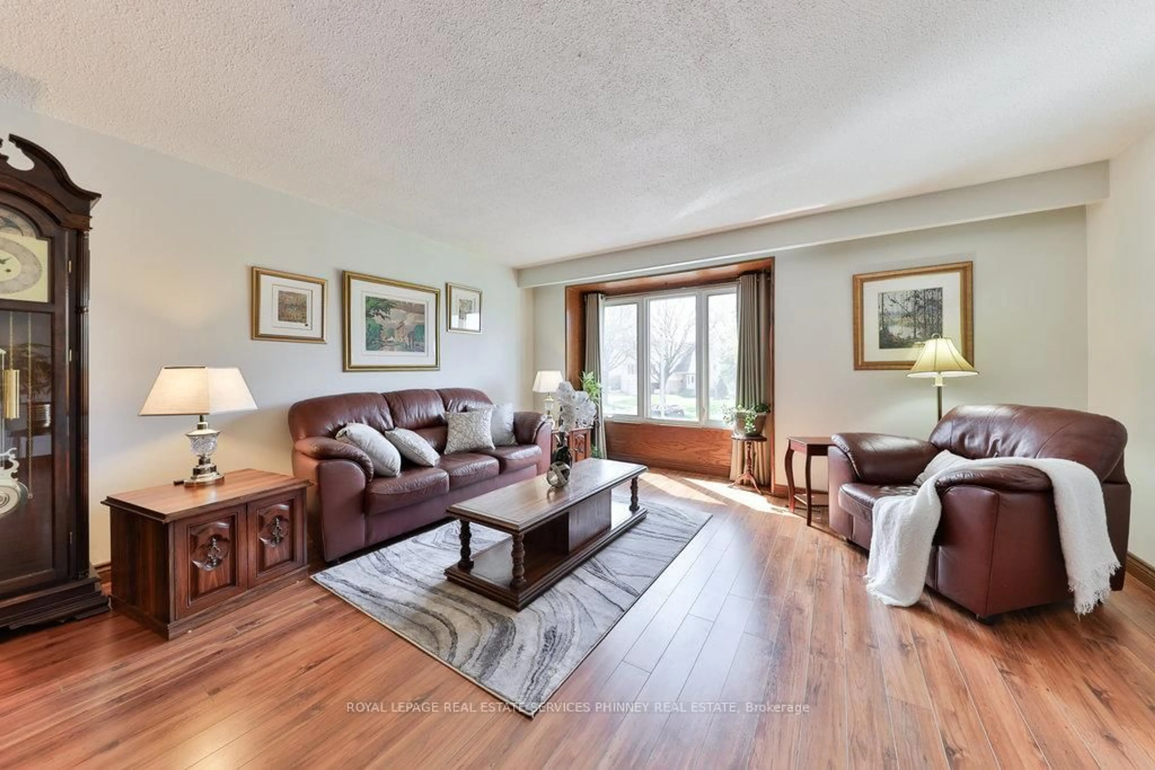 Living room with furniture, wood/laminate floor for 2420 Mainroyal St, Mississauga Ontario L5L 1C9