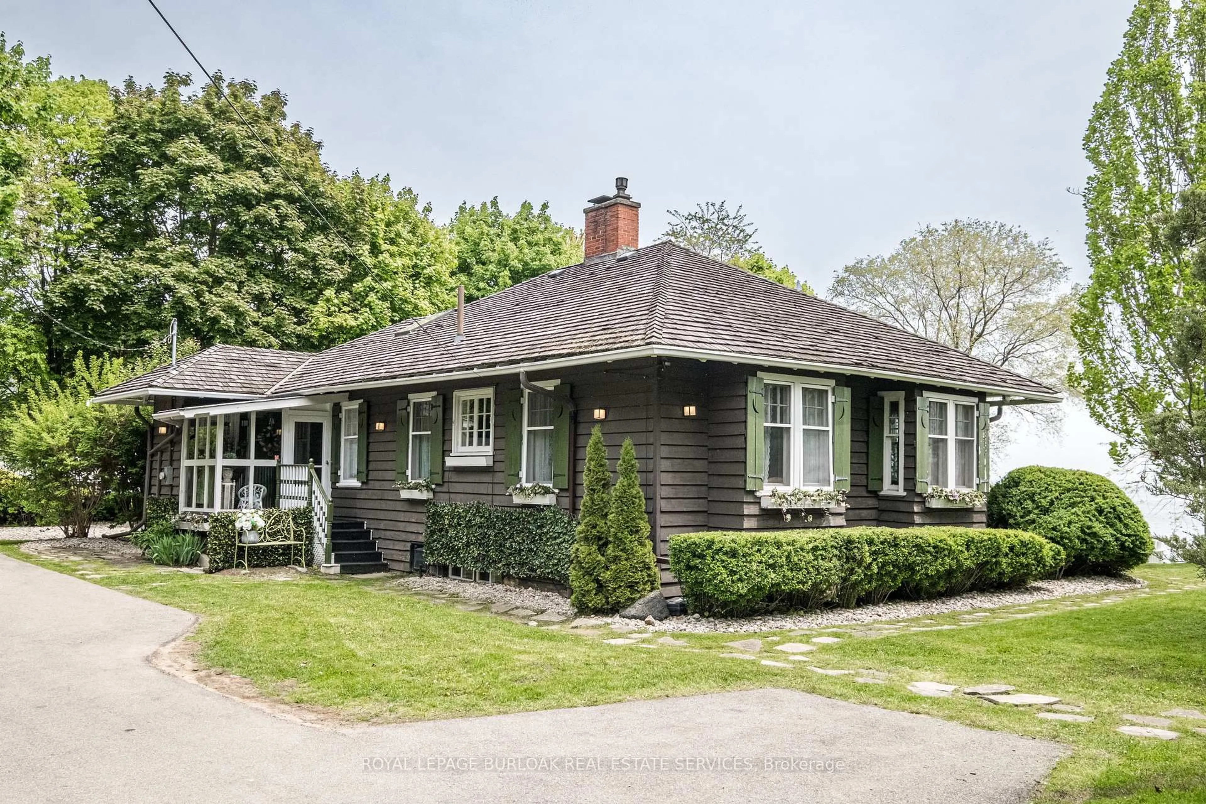Home with brick exterior material, street for 227 Green St, Burlington Ontario L7R 0B1