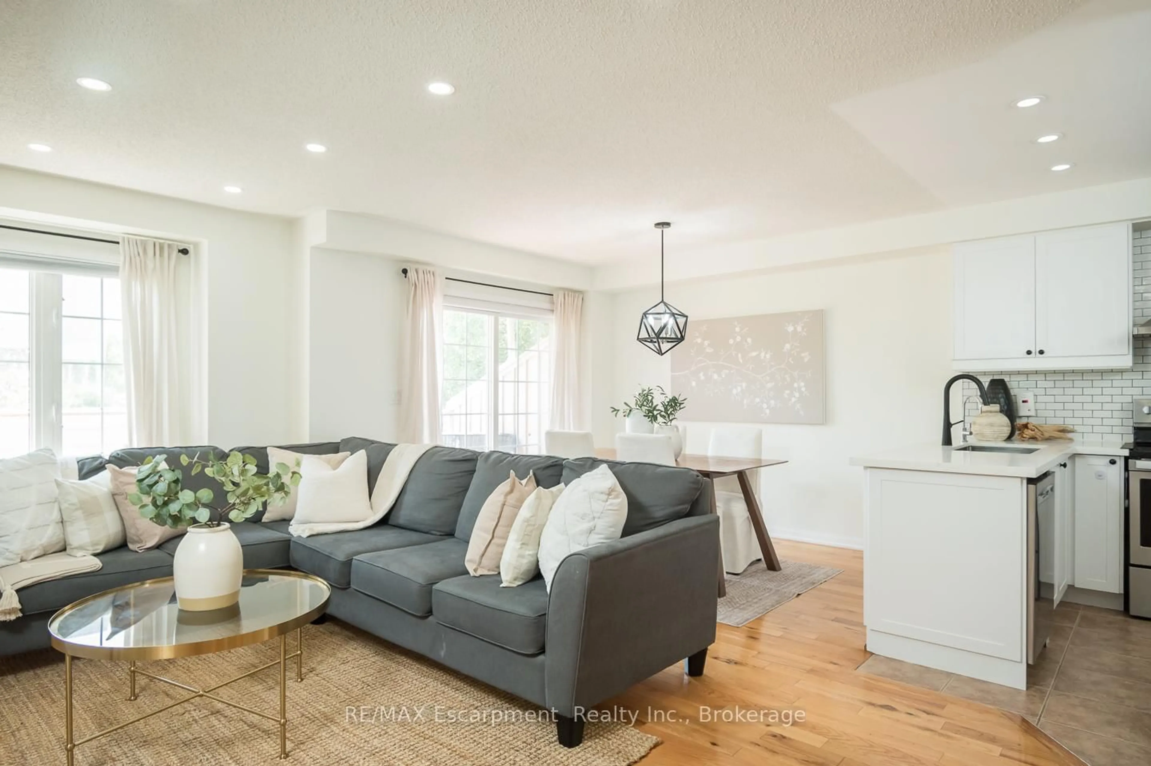 Living room with furniture, unknown for 620 Ferguson Dr #11, Milton Ontario L9T 0M7