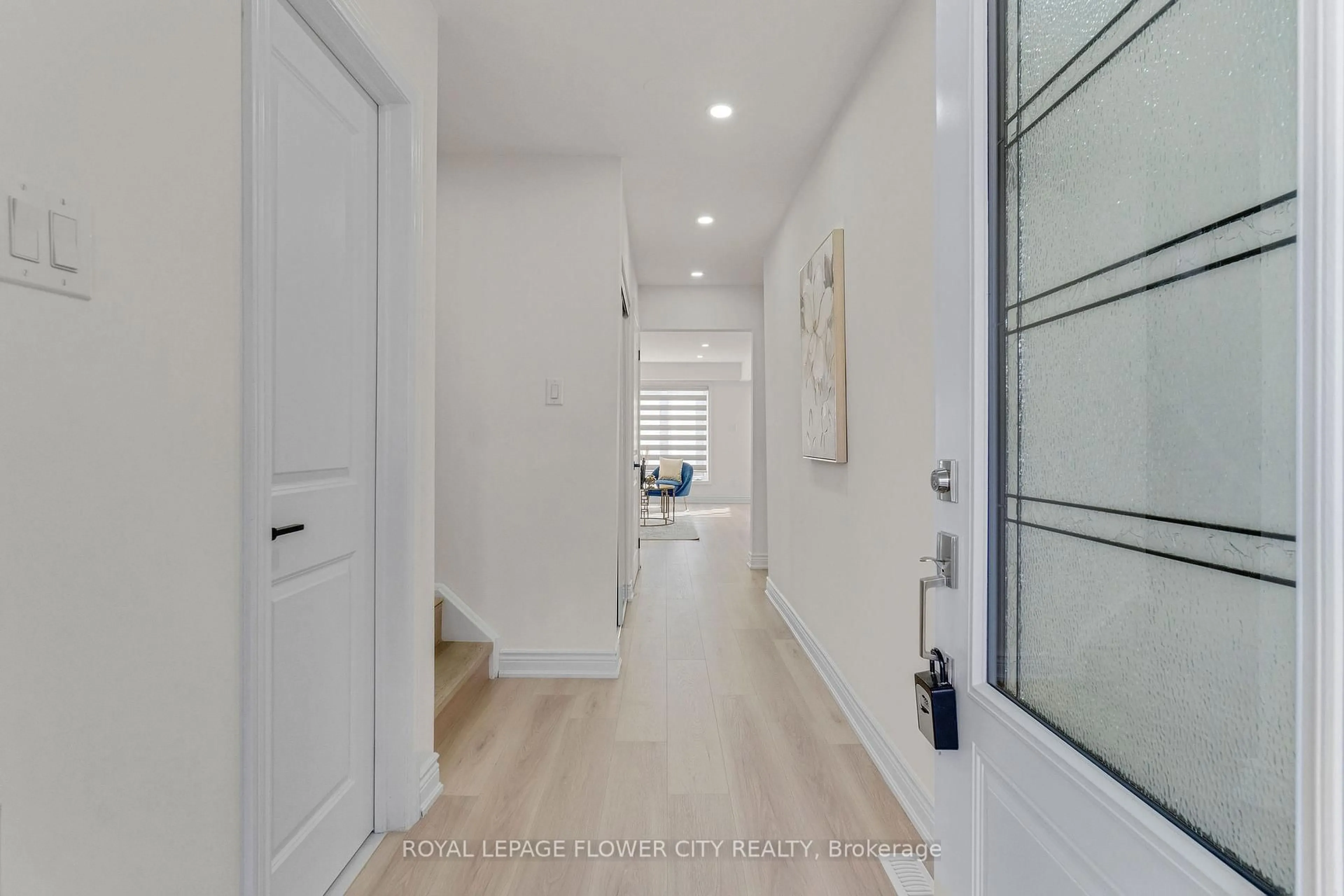 Indoor entryway for 73 CARISBROOKE Crt #73, Brampton Ontario L6S 3K1
