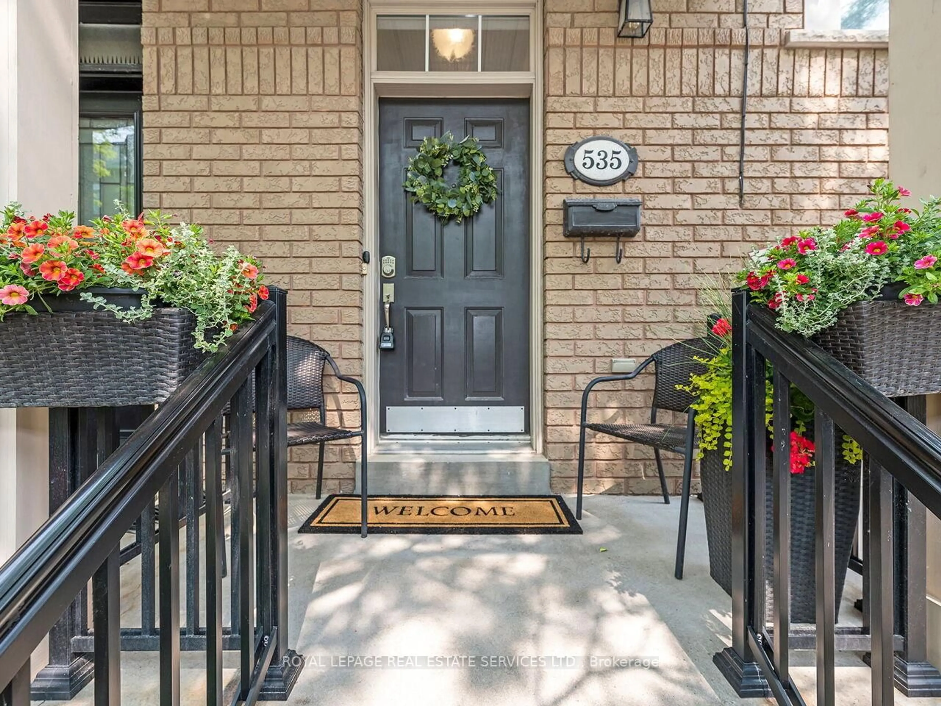 Indoor entryway for 535 Oxford St, Toronto Ontario M8Y 4H2