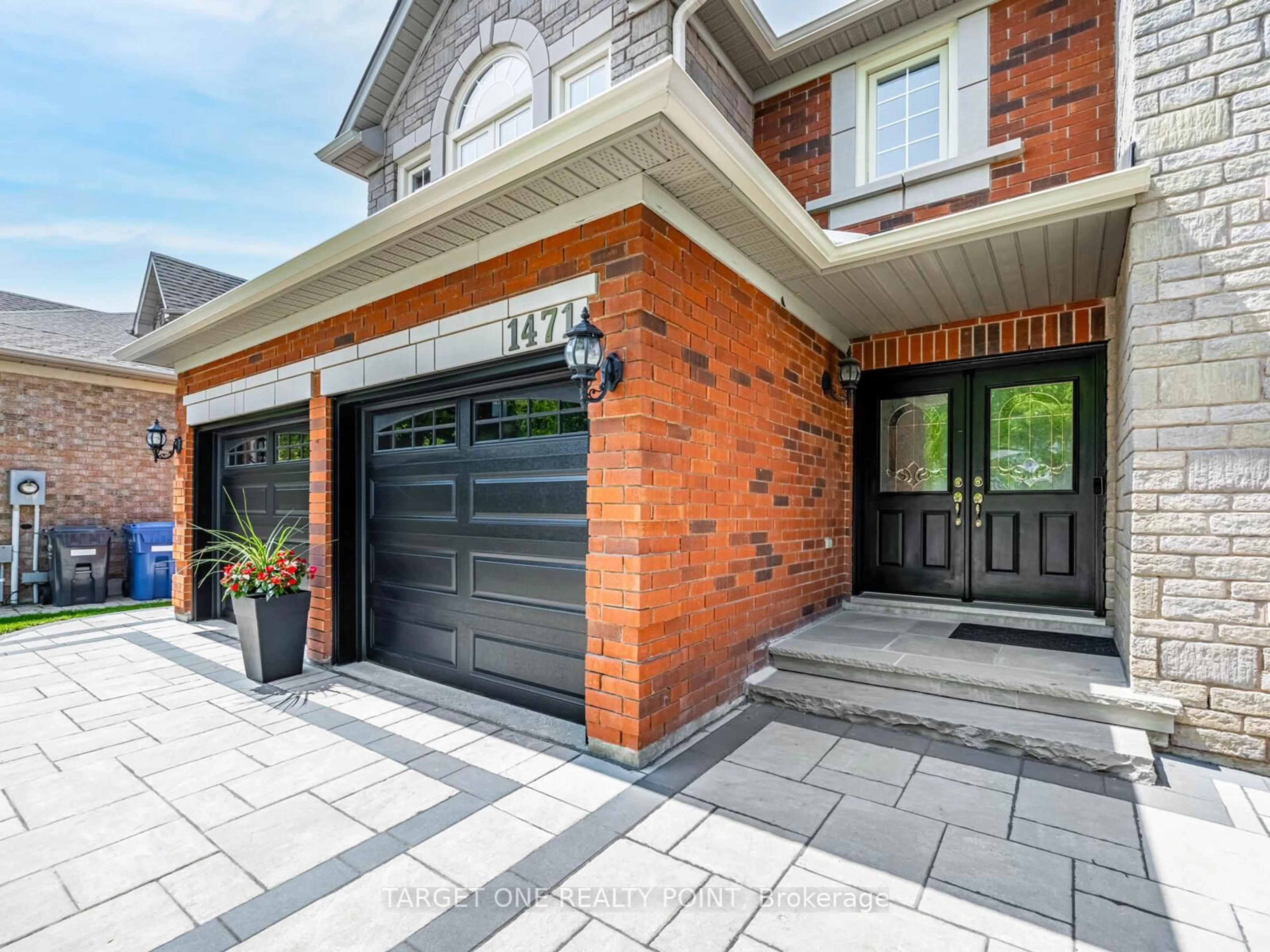 Home with brick exterior material, street for 1471 Creekwood Tr, Oakville Ontario L6H 6E6