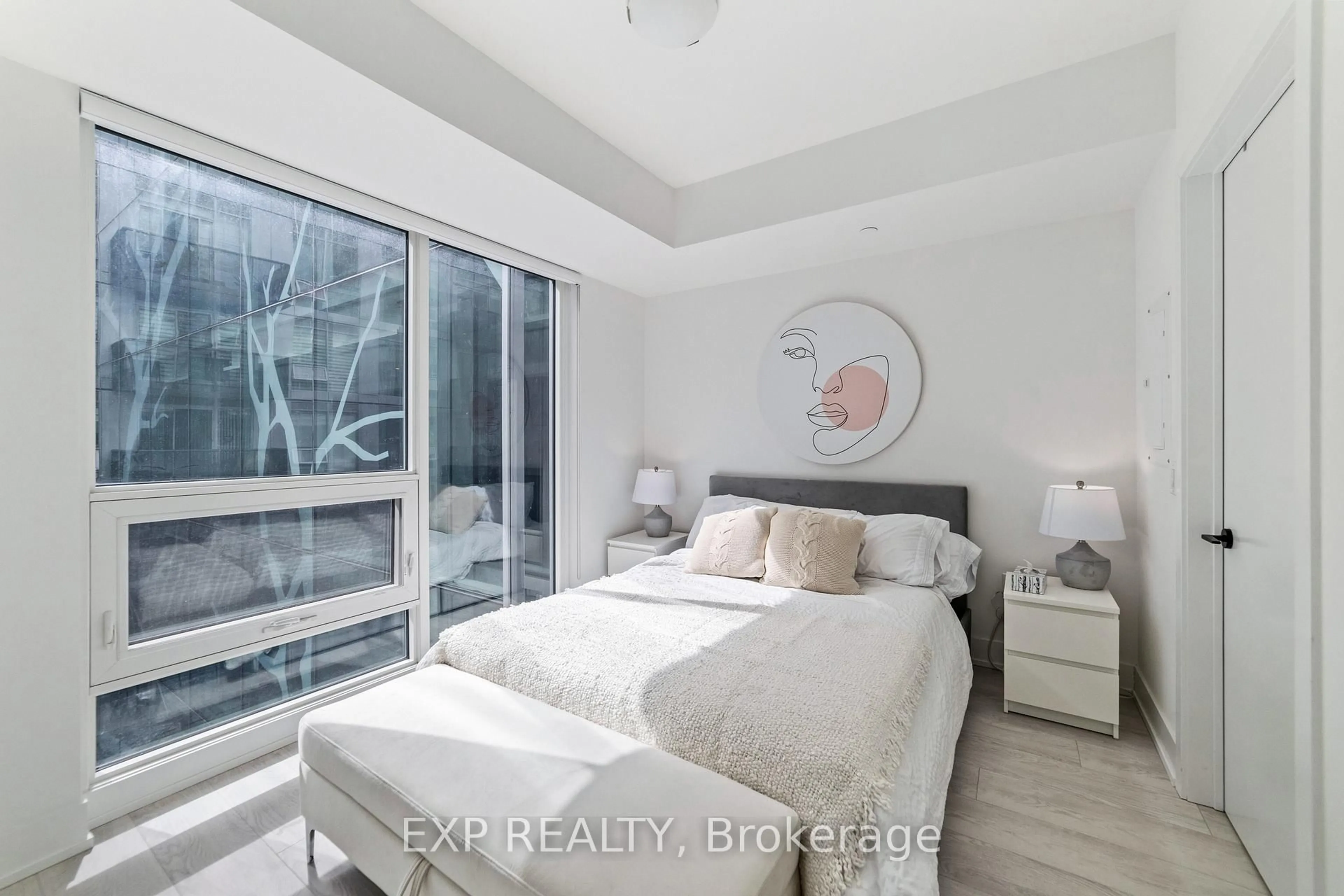 Bedroom with bed, unknown for 2450 Old Bronte Rd #424, Oakville Ontario L6M 5P6