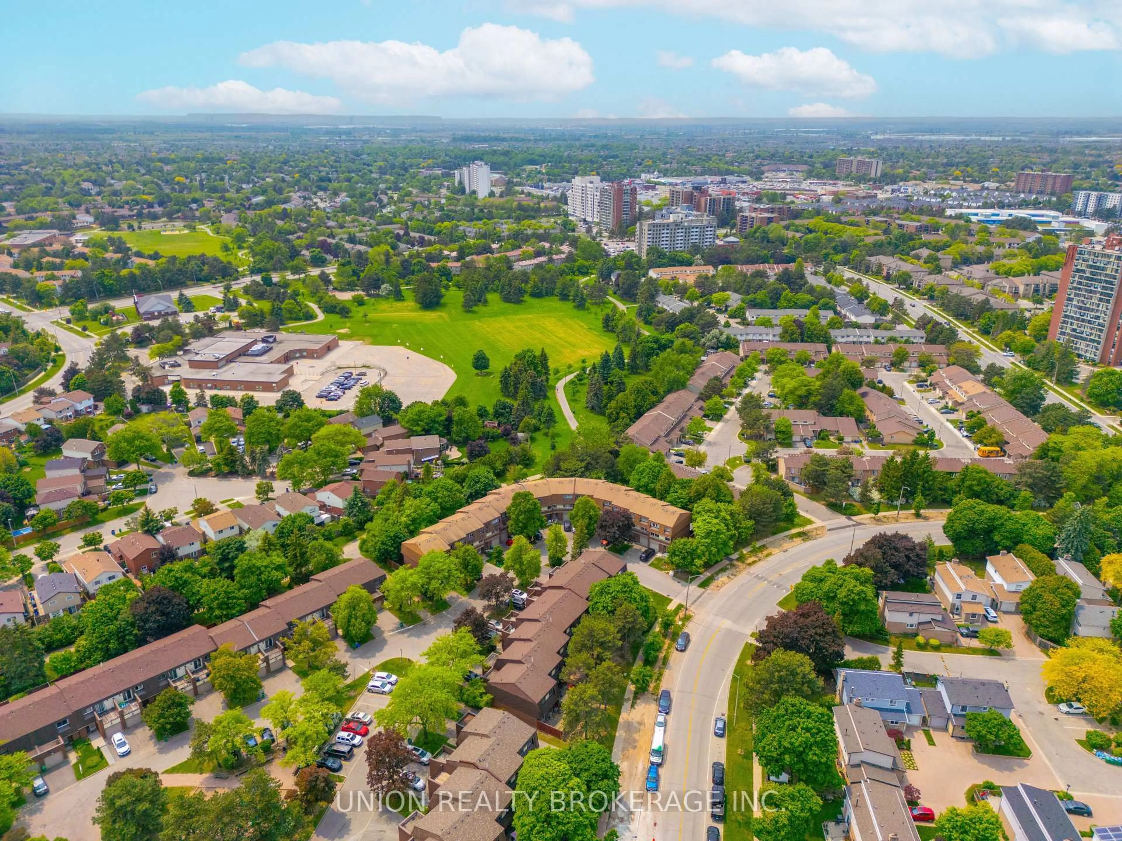 A pic from outside/outdoor area/front of a property/back of a property/a pic from drone, unknown for 2423 Brasilia Circ, Mississauga Ontario L5N 2E9