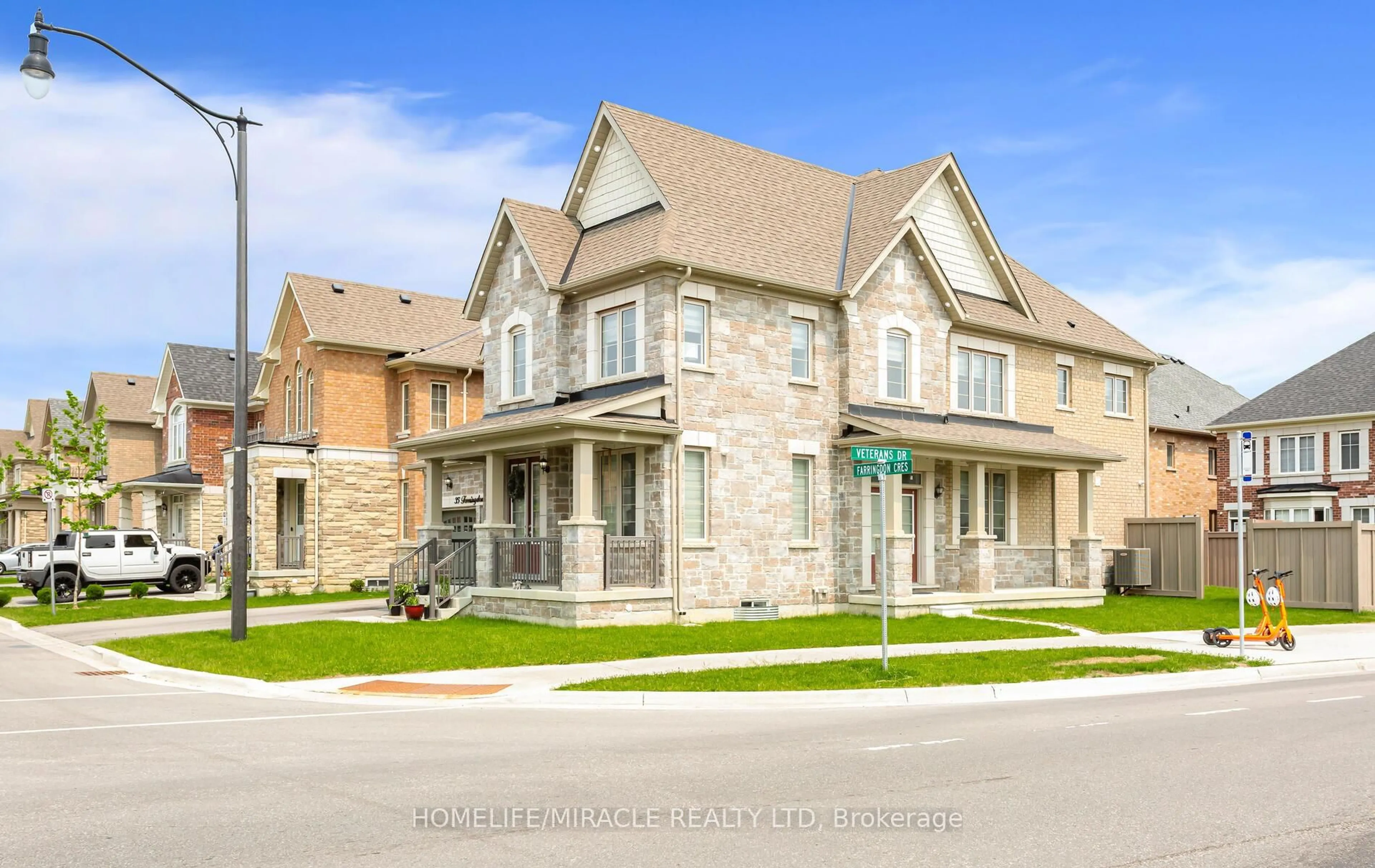 Home with brick exterior material, street for 35 Farringdon Cres, Brampton Ontario L7A 4Z6