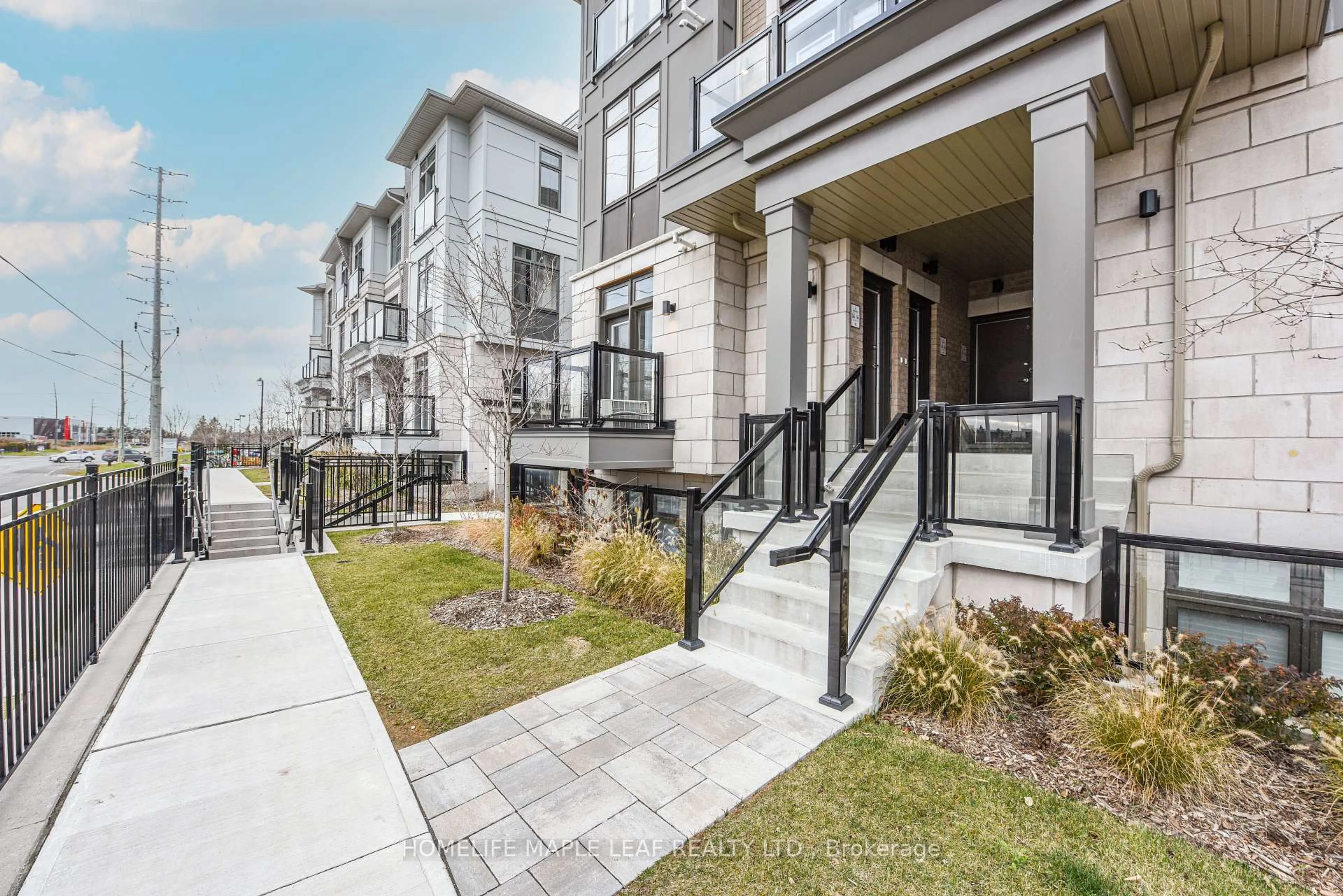 Patio, street for 206-30 Halliford Pl, Brampton Ontario L6P 4R1