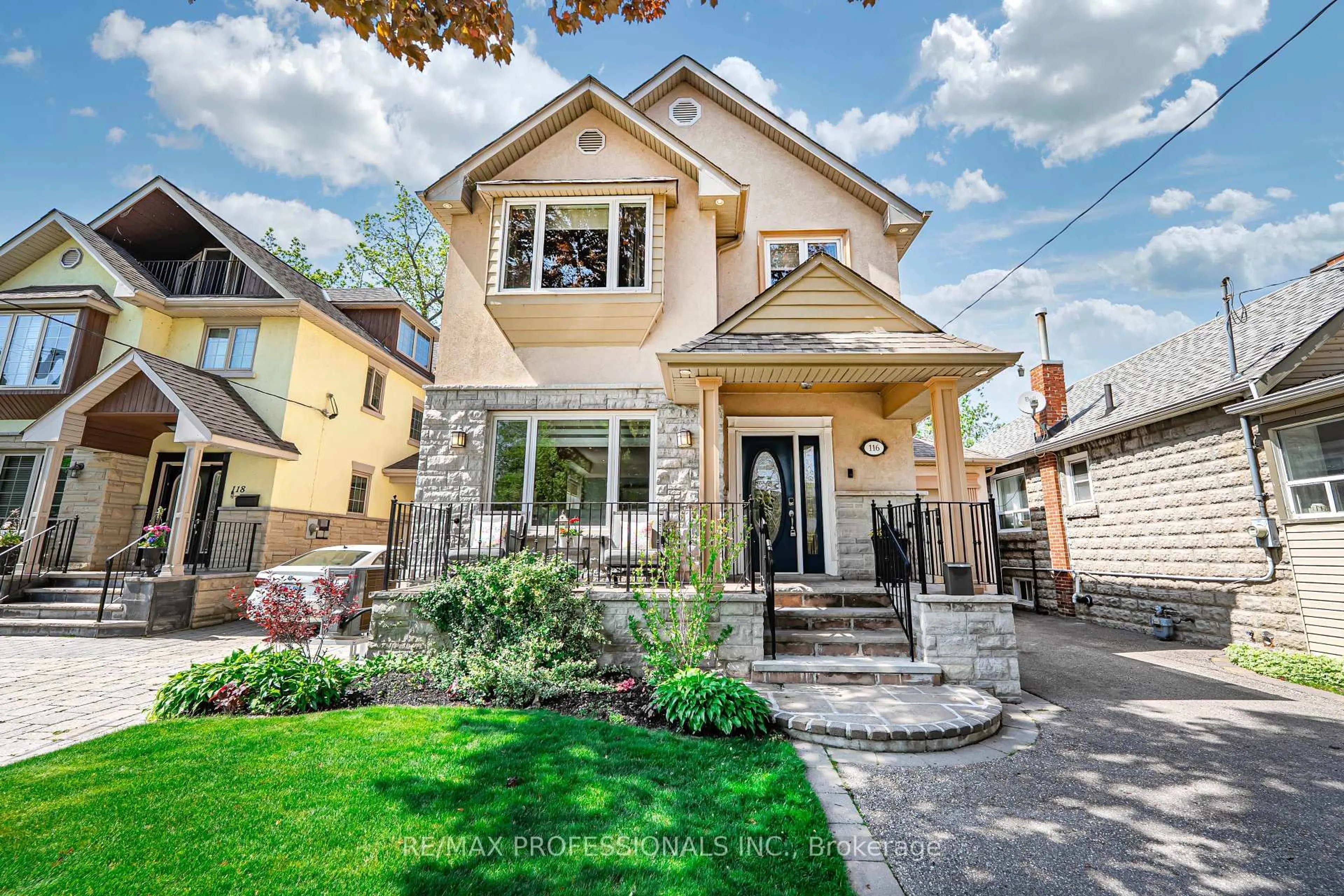 Home with brick exterior material, street for 116 Lake Shore Dr, Toronto Ontario M8V 2A2