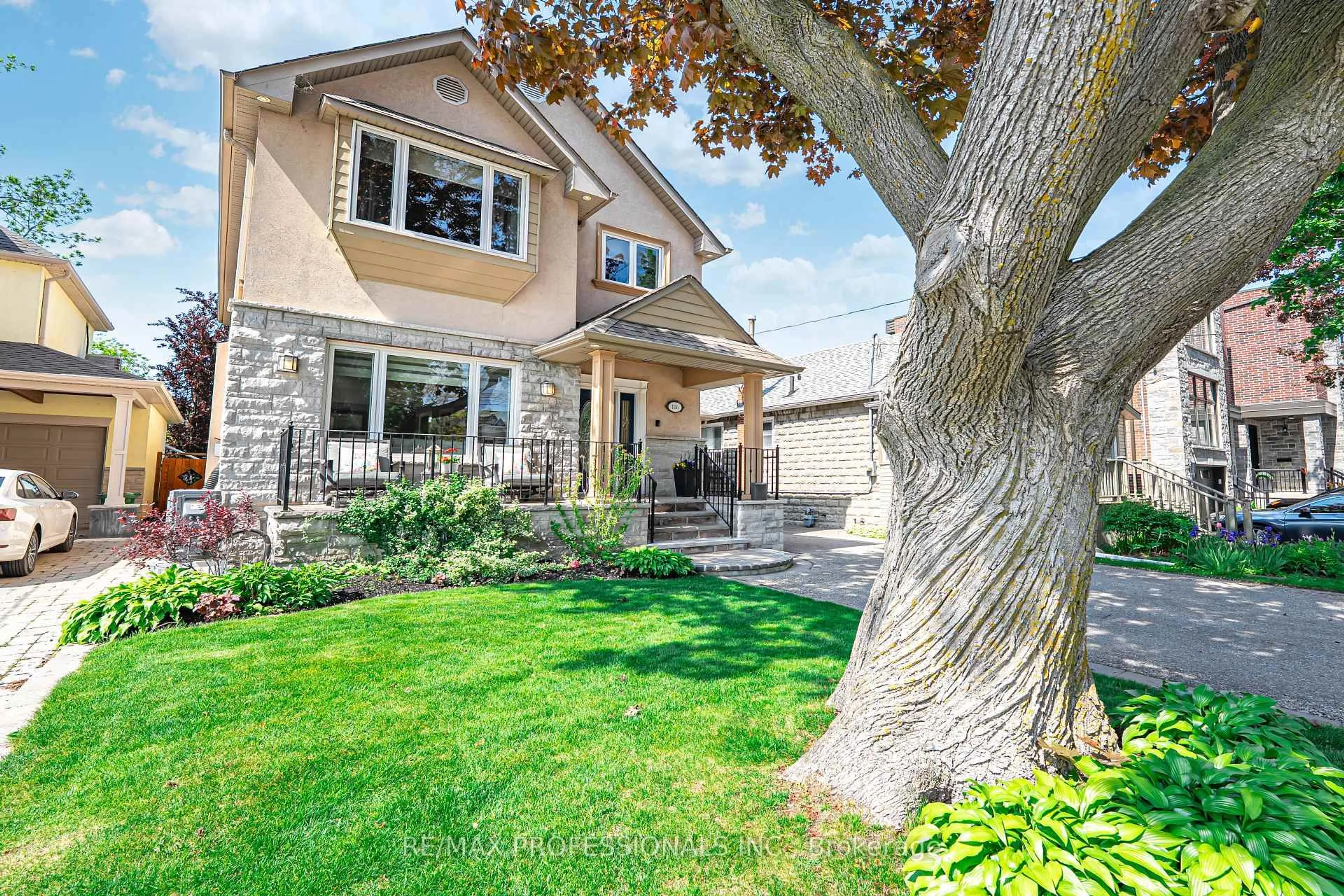 Home with brick exterior material, street for 116 Lake Shore Dr, Toronto Ontario M8V 2A2