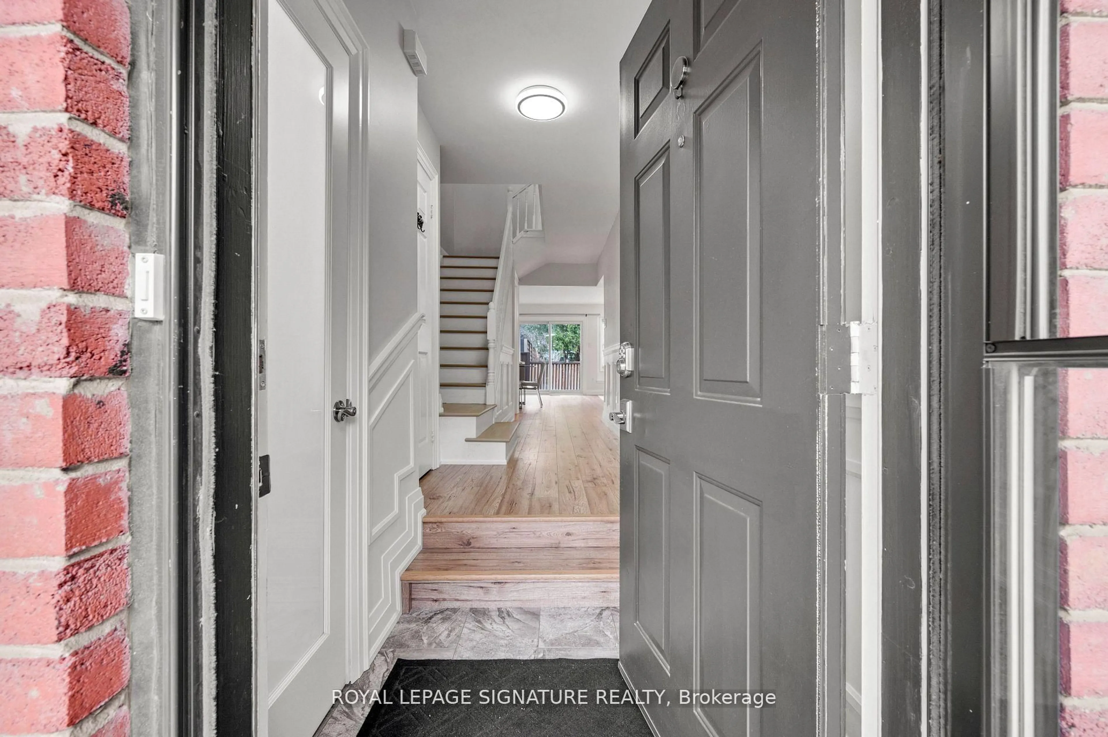 Indoor entryway for 385 The East Mall #49, Toronto Ontario M9B 6J4