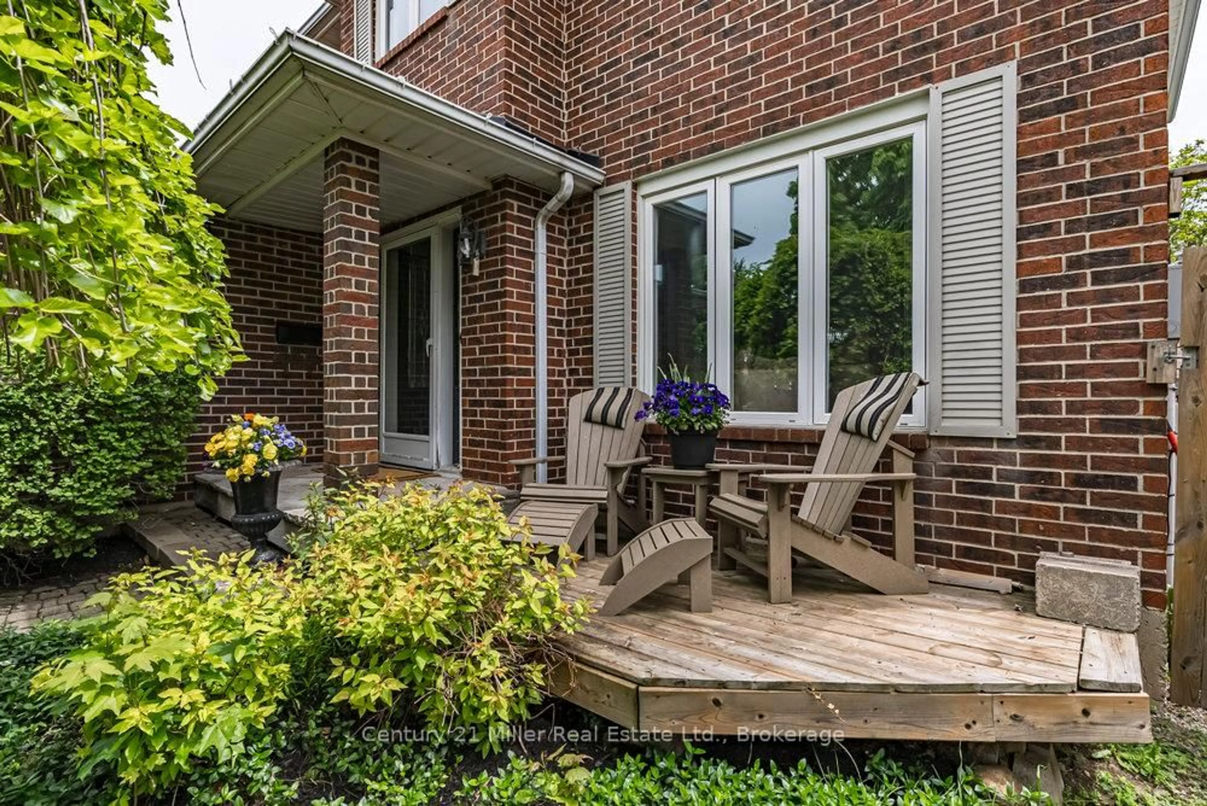 Home with brick exterior material, street for 2456 Overton Dr, Burlington Ontario L7P 4B5
