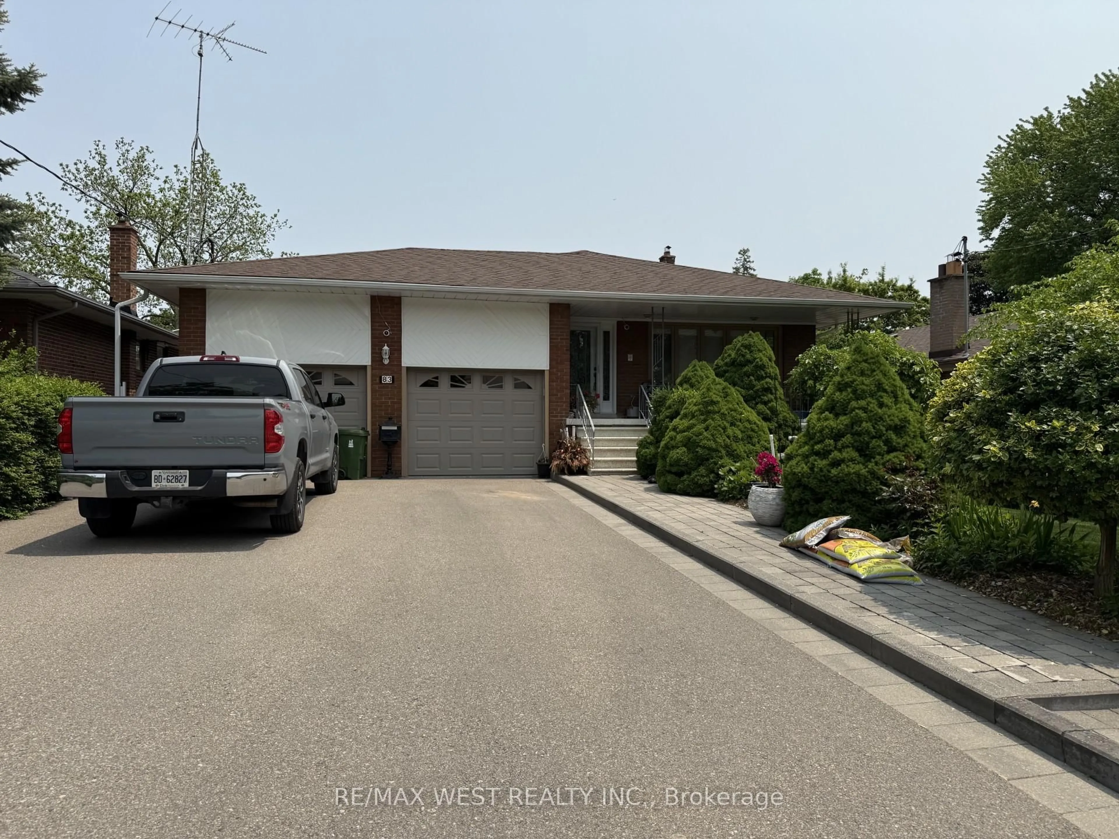Unknown for 83 Shaver Ave, Toronto Ontario M9B 4N6