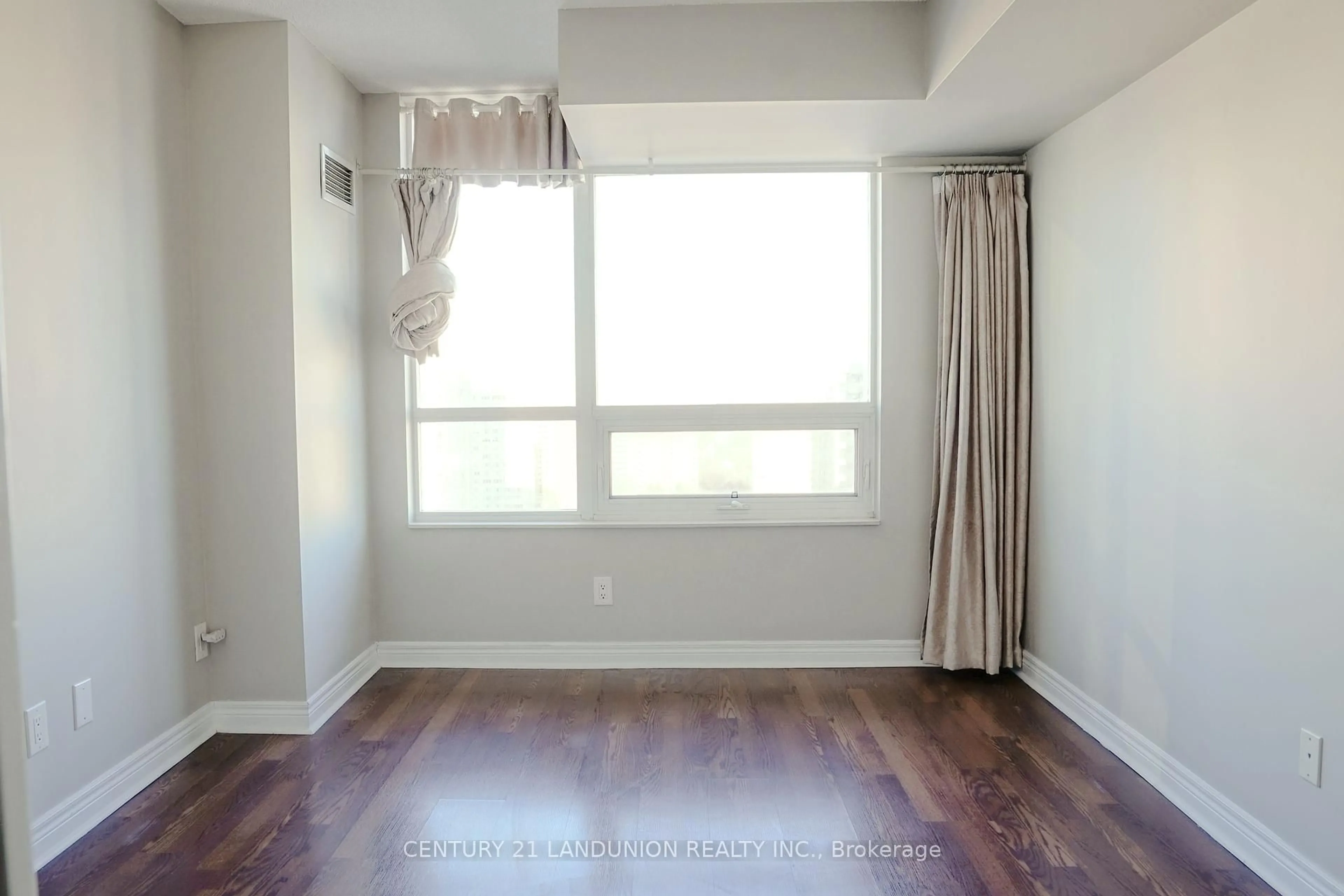 A pic of a room for 208 Enfield Pl #2310, Mississauga Ontario L5B 0G8