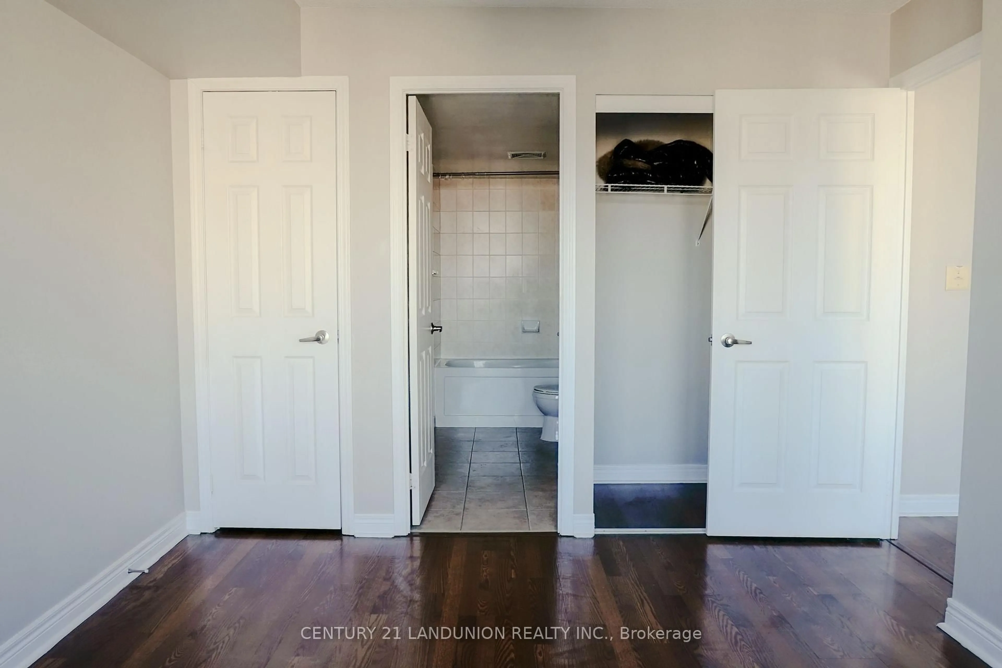 Indoor entryway for 208 Enfield Pl #2310, Mississauga Ontario L5B 0G8