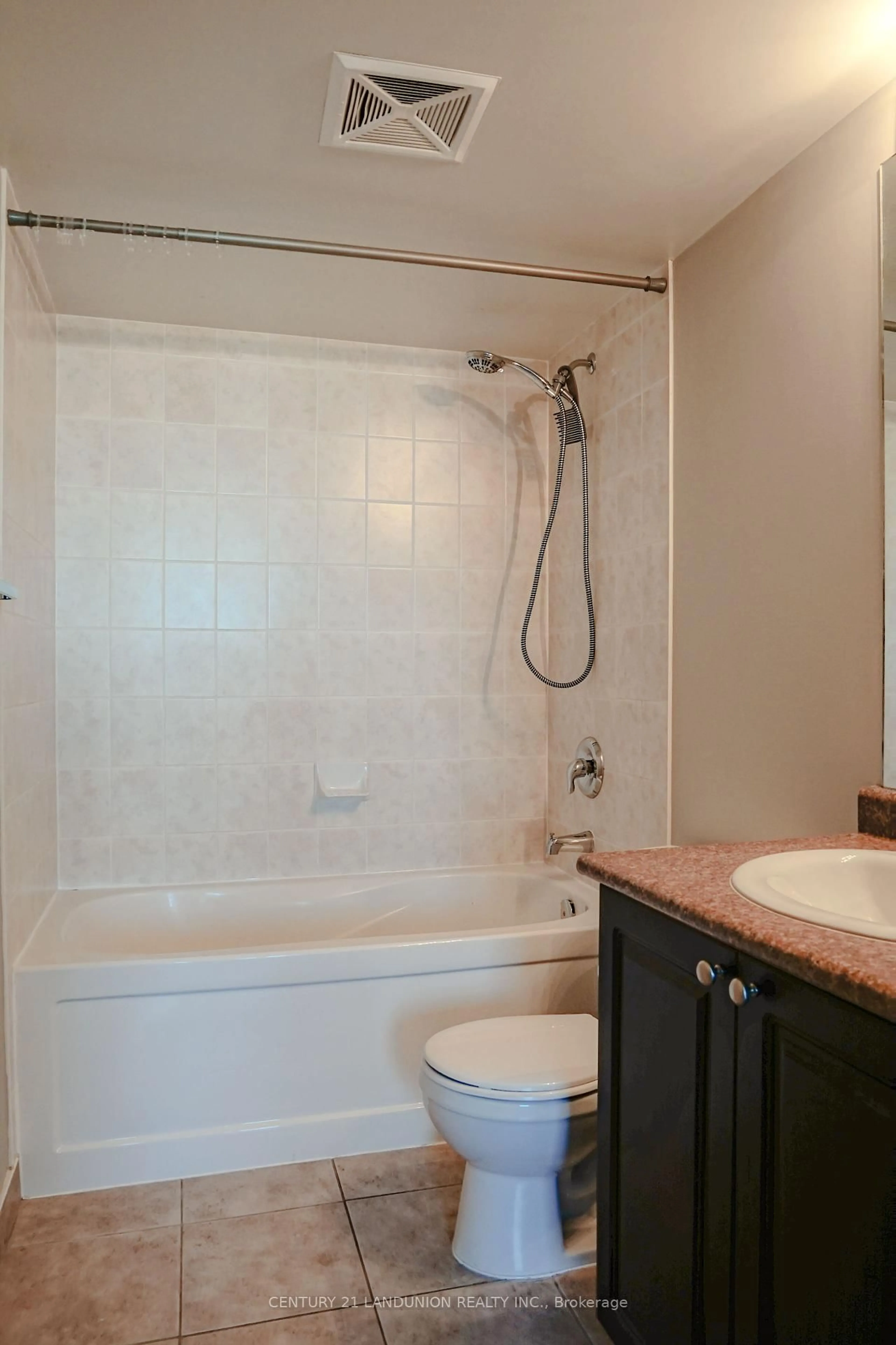 Standard bathroom, ceramic/tile floor for 208 Enfield Pl #2310, Mississauga Ontario L5B 0G8