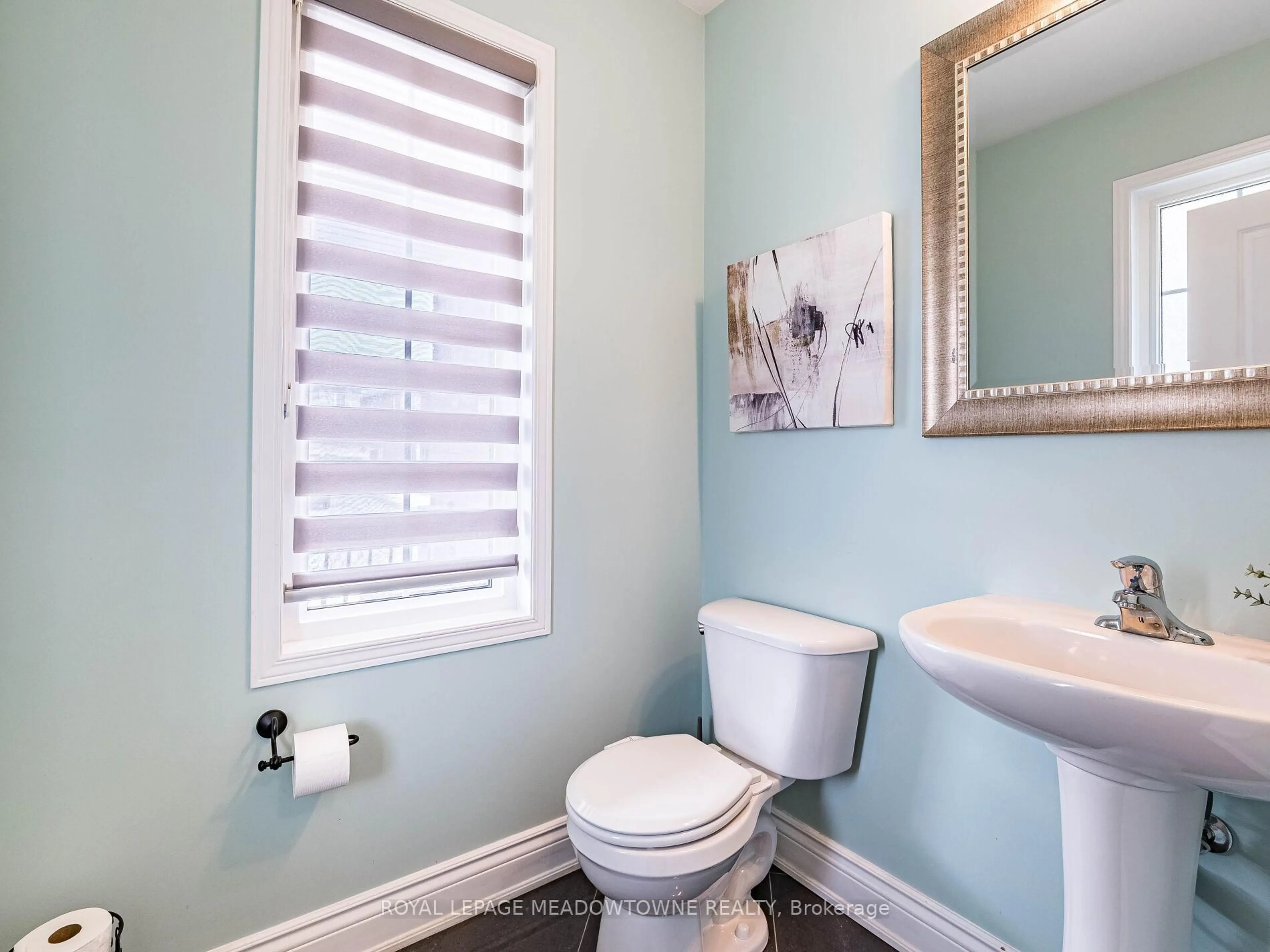 Standard bathroom, ceramic/tile floor for 58 Morningside Dr, Halton Hills Ontario L7G 0H7