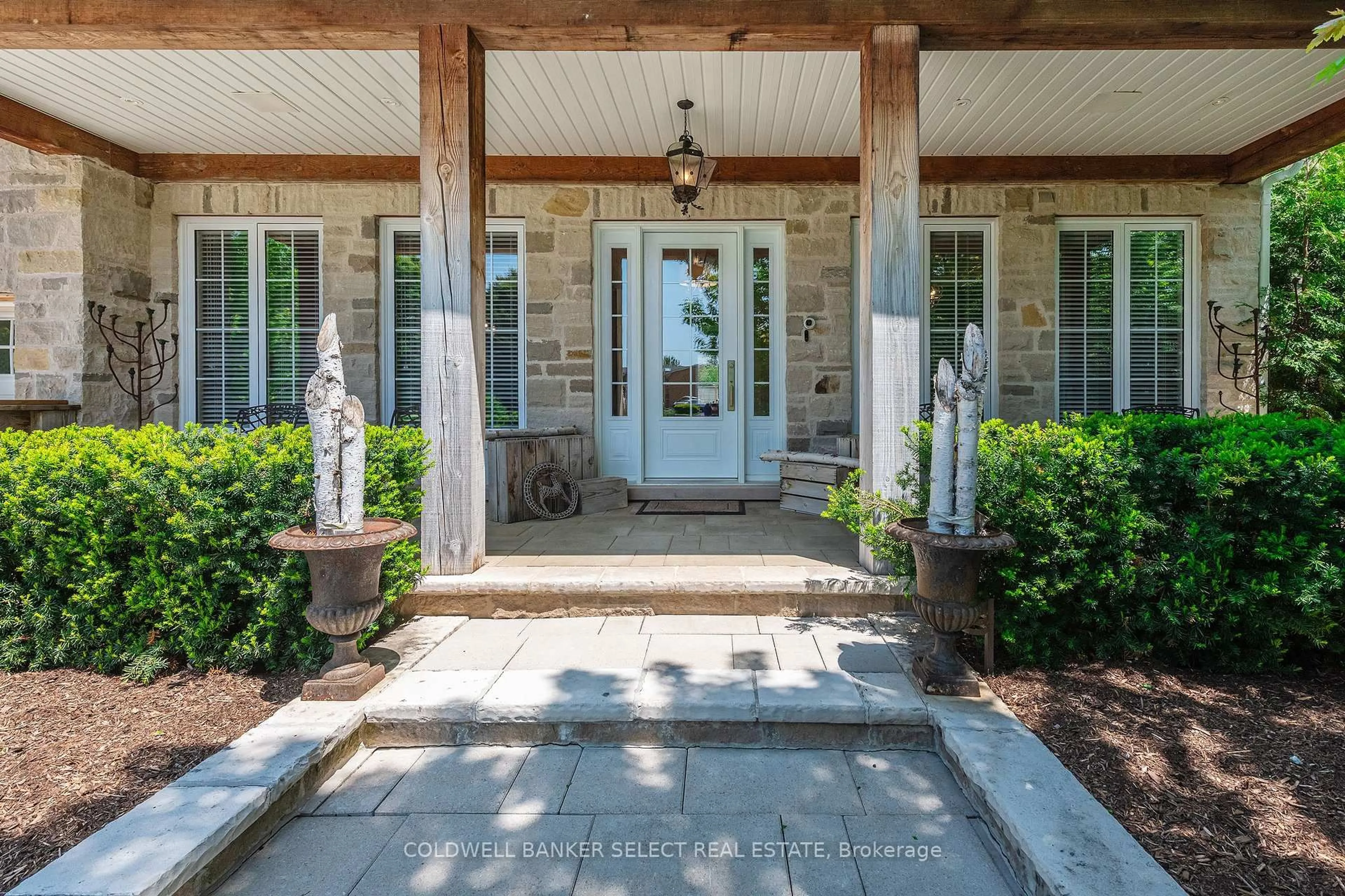 Indoor entryway for 7 Dolan Dr, Caledon Ontario L7E 0E1