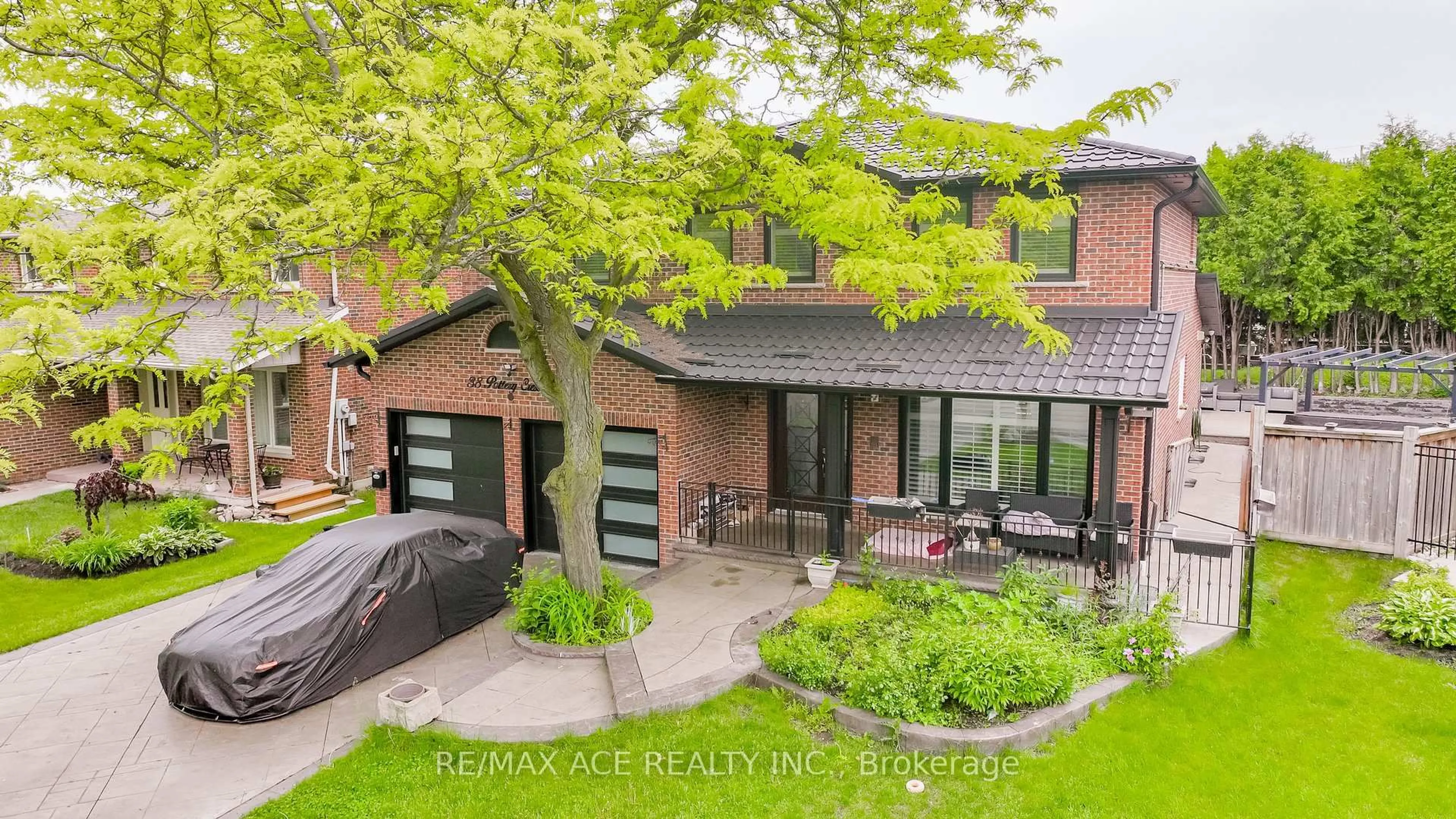 Home with brick exterior material, street for 38 Pottery Cres, Brampton Ontario L6S 3S3